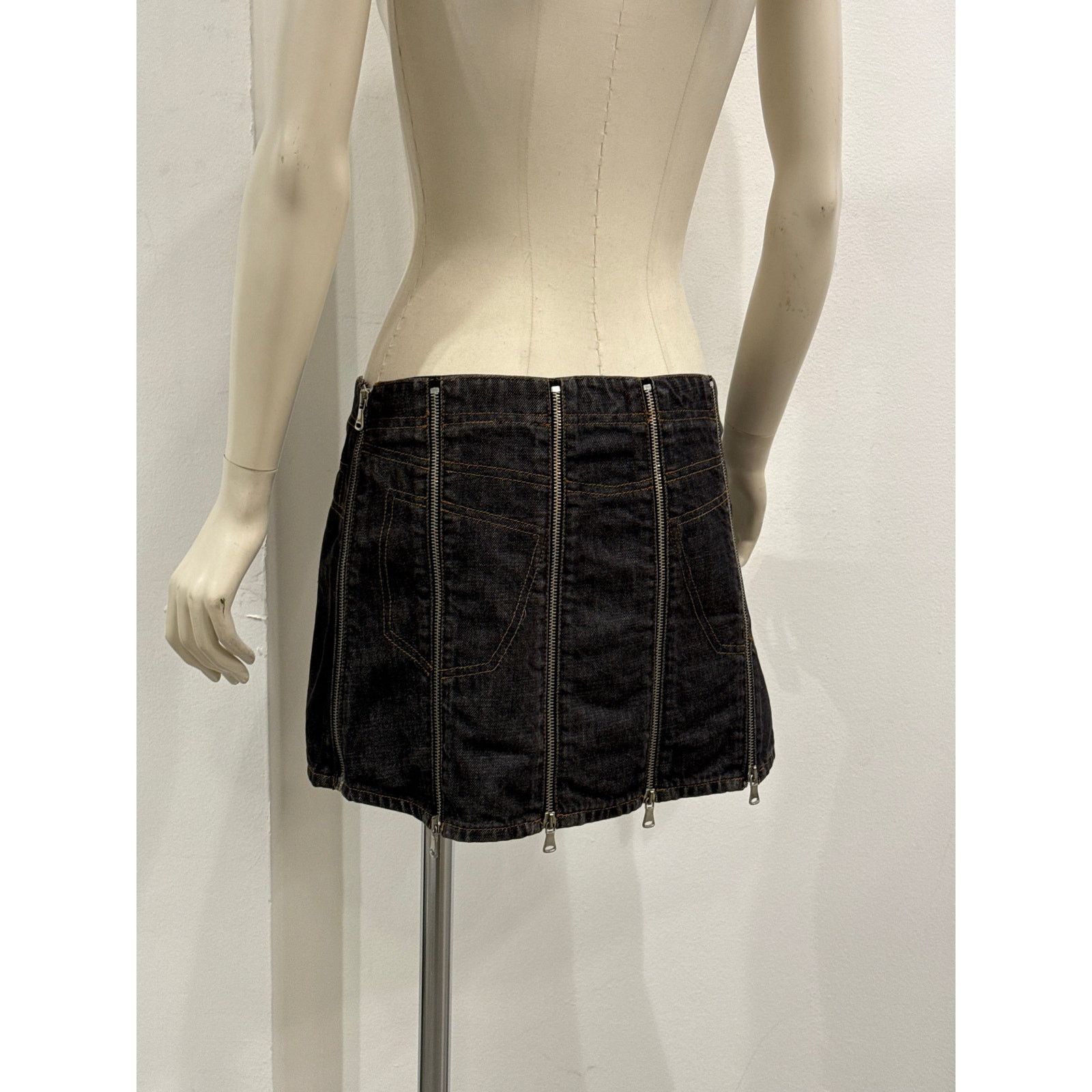 Dolce & Gabbana S/S2004 Dolce & Gabbana full zip mini skirt Size 28" / US 6 / IT 42 - 5 Thumbnail