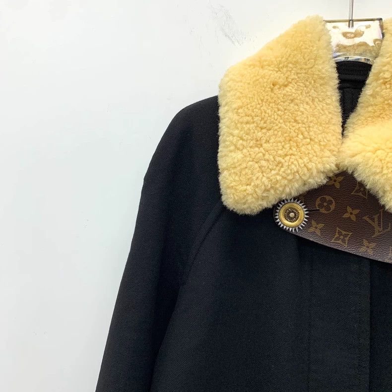 Louis Vuitton Louis Vuitton Black logo presbyopic wool lapel long-sleeve Size S / US 4 / IT 40 - 3 Thumbnail