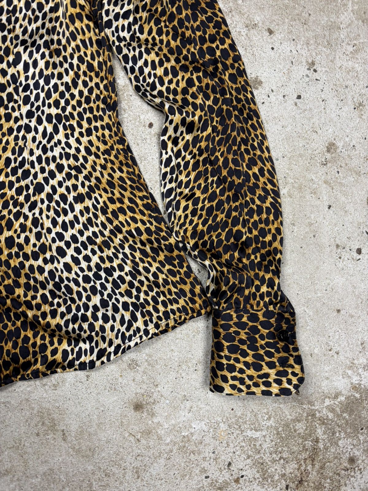 Dolce & Gabbana 2000s Dolce & Gabbana Silk Leopard Print Shirt Button Up Size S / US 4 / IT 40 - 4 Thumbnail