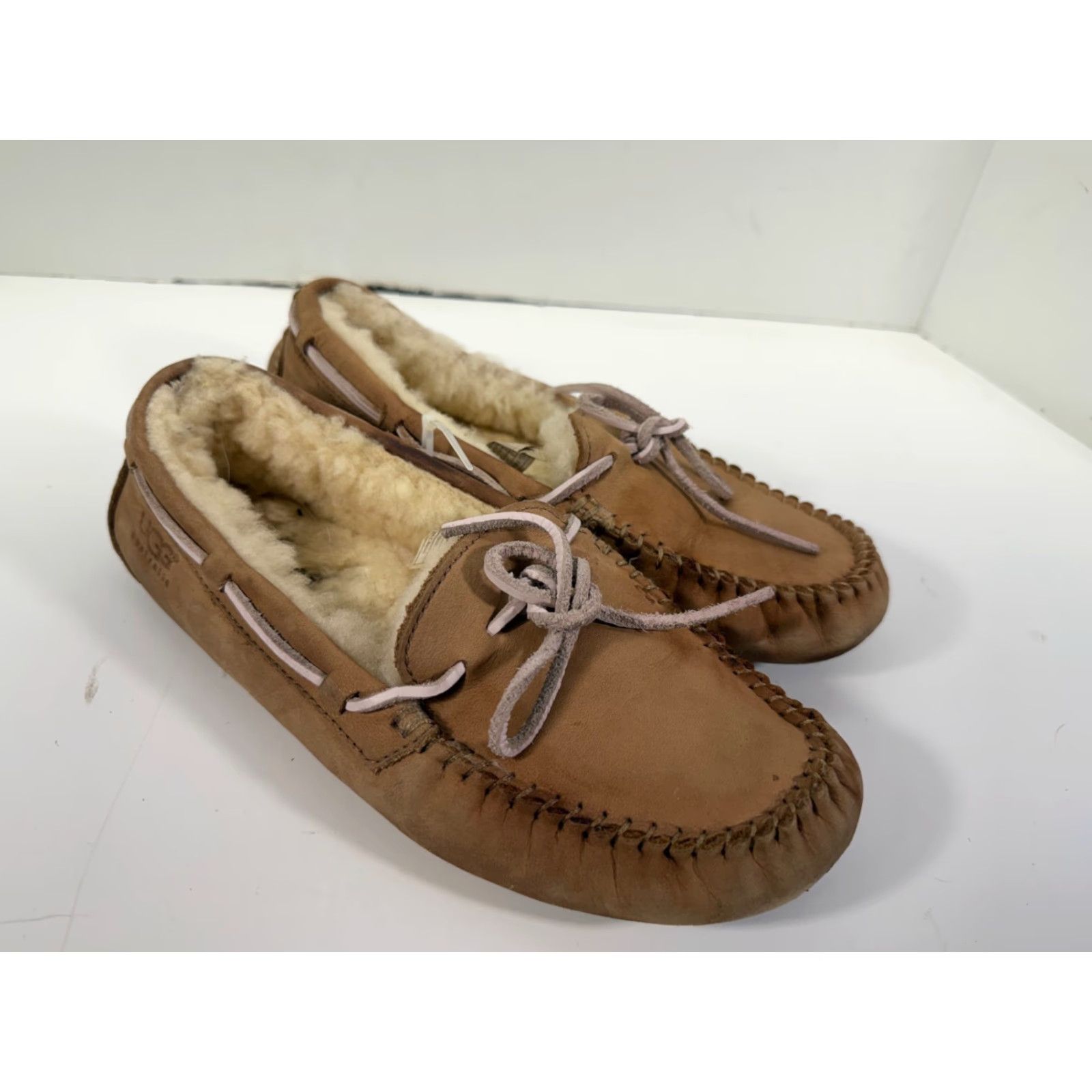 Ugg UGG Dakota Moccasins Slippers Women 8 Brown Sheepskin Lined Comfort Slip On Moccasin Shoes Womens Brown 8 UGG Dakota Moccasins Slippers Size US 8 / IT 38 - 2 Thumbnail