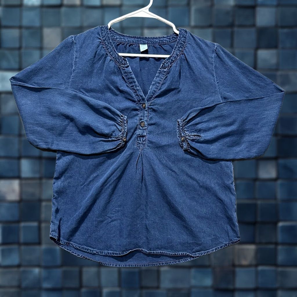 Old Navy Old Navy Blouse Shirt Women Small Blue Denim Chambray Boho V-Neck Quarter Button Size S / US 4 / IT 40 - 1 Thumbnail