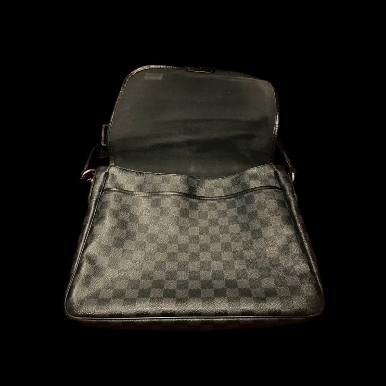 Louis Vuitton Louis Vuitton Damier Graphite Messenger Bag grey bag Size ONE SIZE - 2 Thumbnail