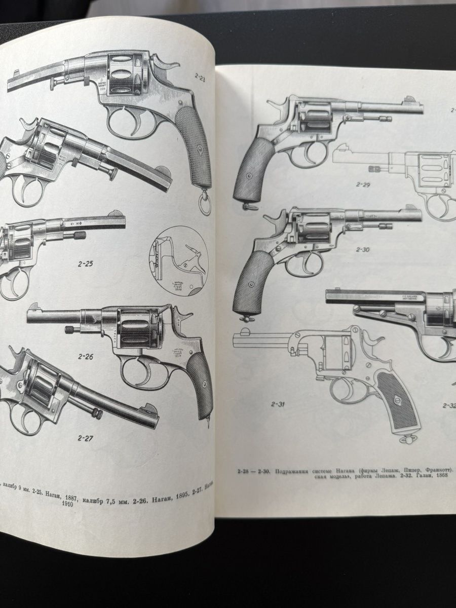 Other Soviet Book Revolvers and Pistols, coffee table book Size ONE SIZE - 3 Thumbnail