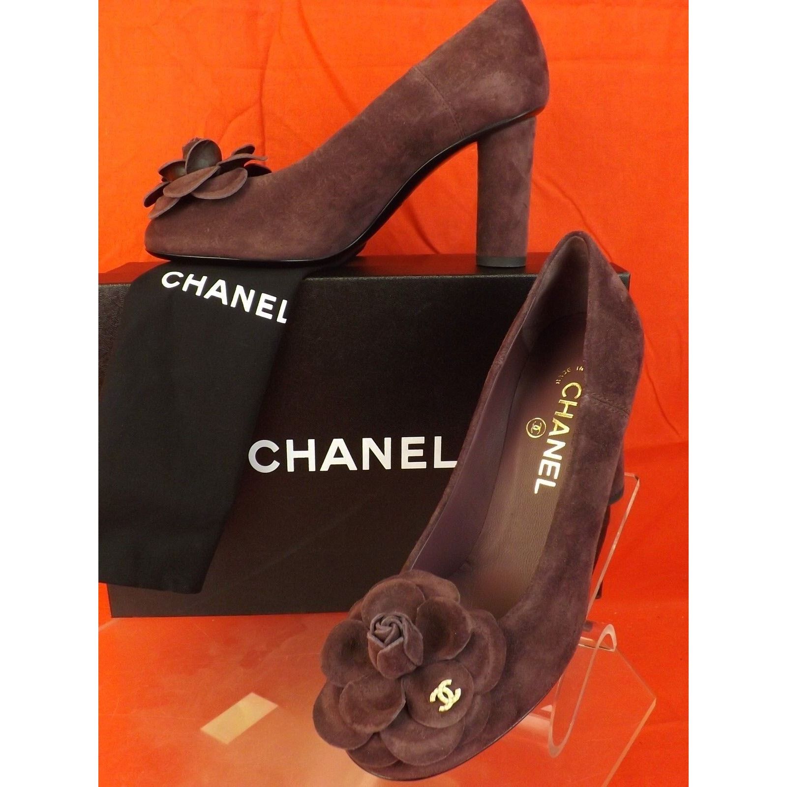 Chanel G32166 BURGUNDY SUEDE CAMELLIA FLOWERS PEARL CC PUMPS 39.5 Size US 9.5 / IT 39.5 - 2 Thumbnail