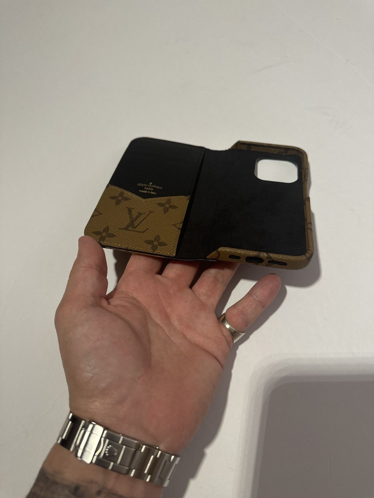 Louis Vuitton Louis Vuitton Folio Iphone 14/15 Pro Model ONLY Size ONE SIZE - 4 Thumbnail
