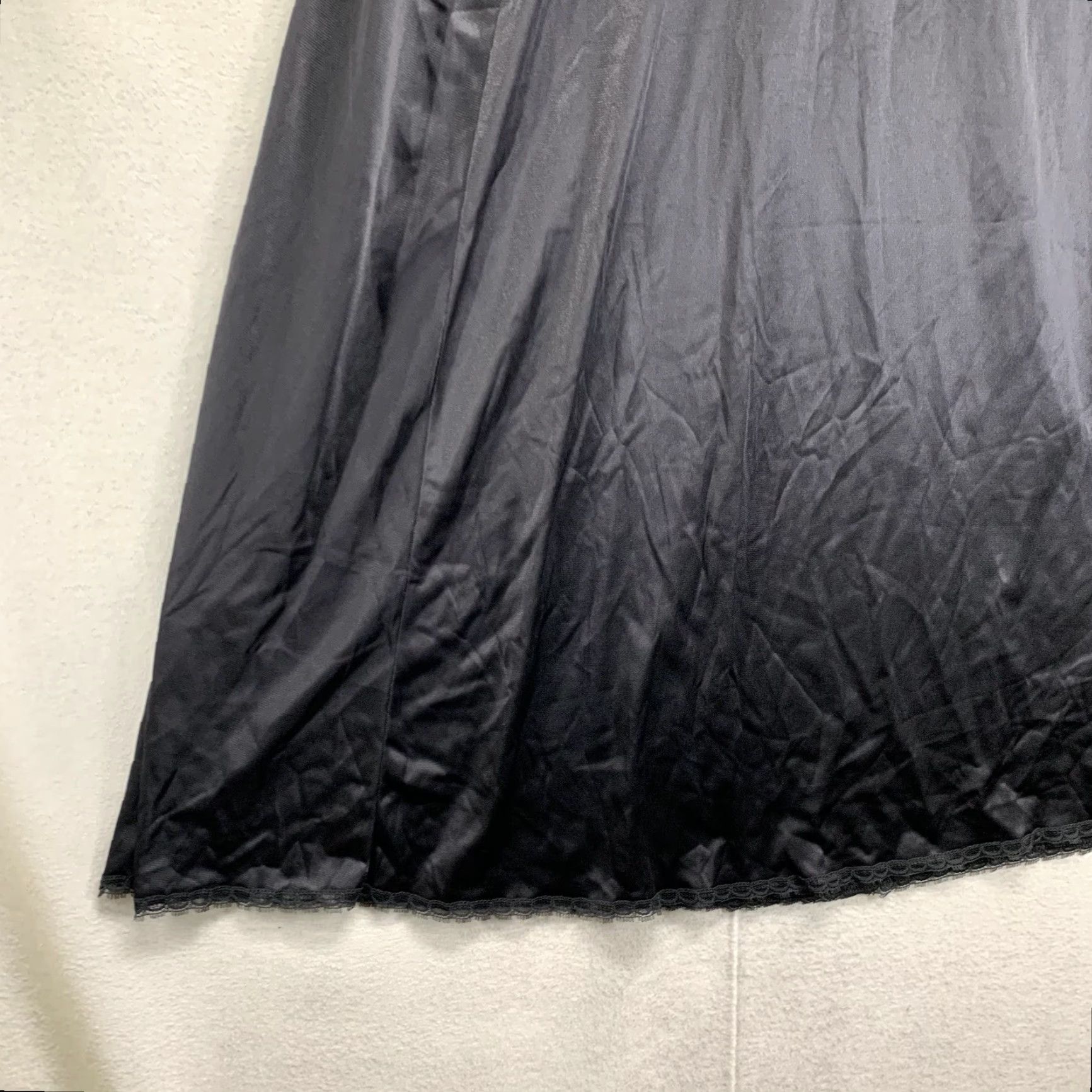 Vintage VINTAGE Vanity Fair Women's Slip Black Nylon 1970s Medium 30in Rockabilly Made in USA Size ONE SIZE - 4 Thumbnail