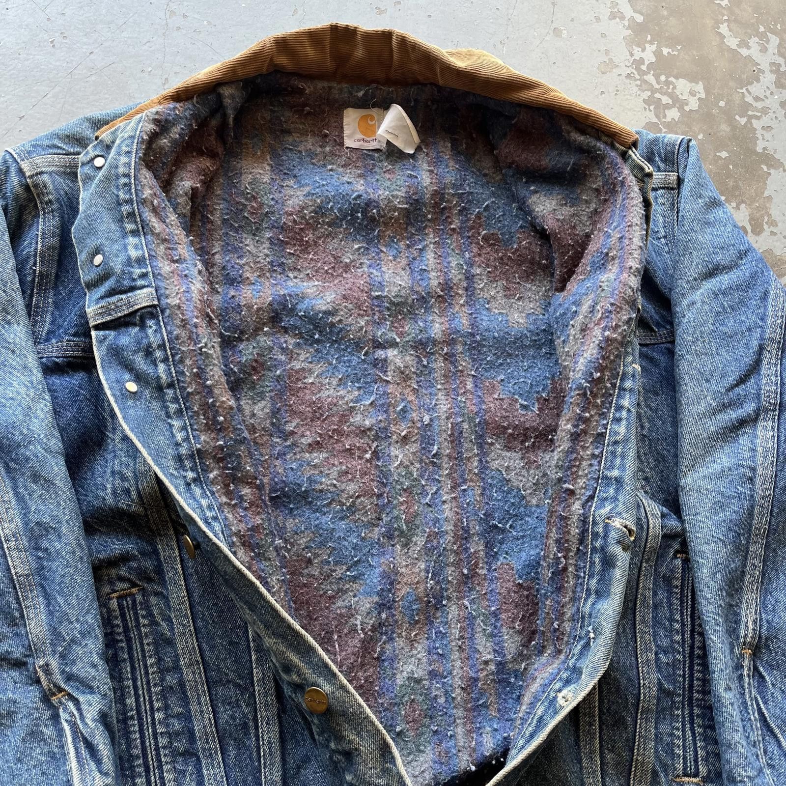 Carhartt × Vintage Vintage Denim Carhartt Aztec Blanket Lined Trucker Jacket Size US XL / EU 56 / 4 - 3 Thumbnail