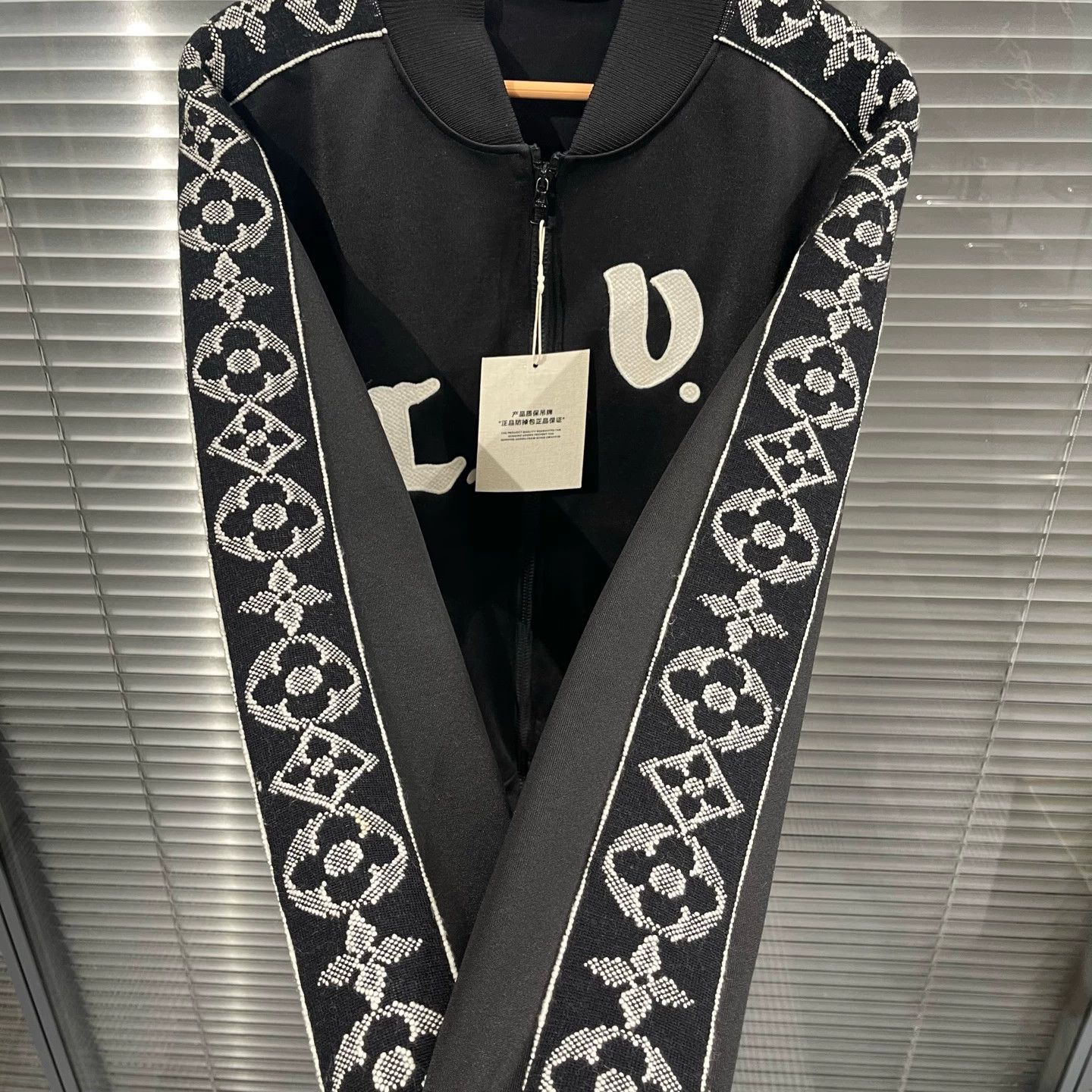 Louis Vuitton LV Three-Flower Embroidered Webbing Jacket M Size US M / EU 48-50 / 2 - 5 Thumbnail