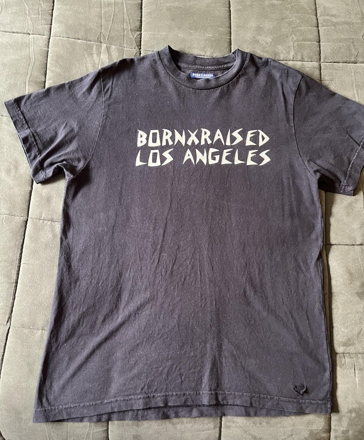Los Angeles Rams Mens T-Shirt Born x Raised Black – THE 4TH QUARTER