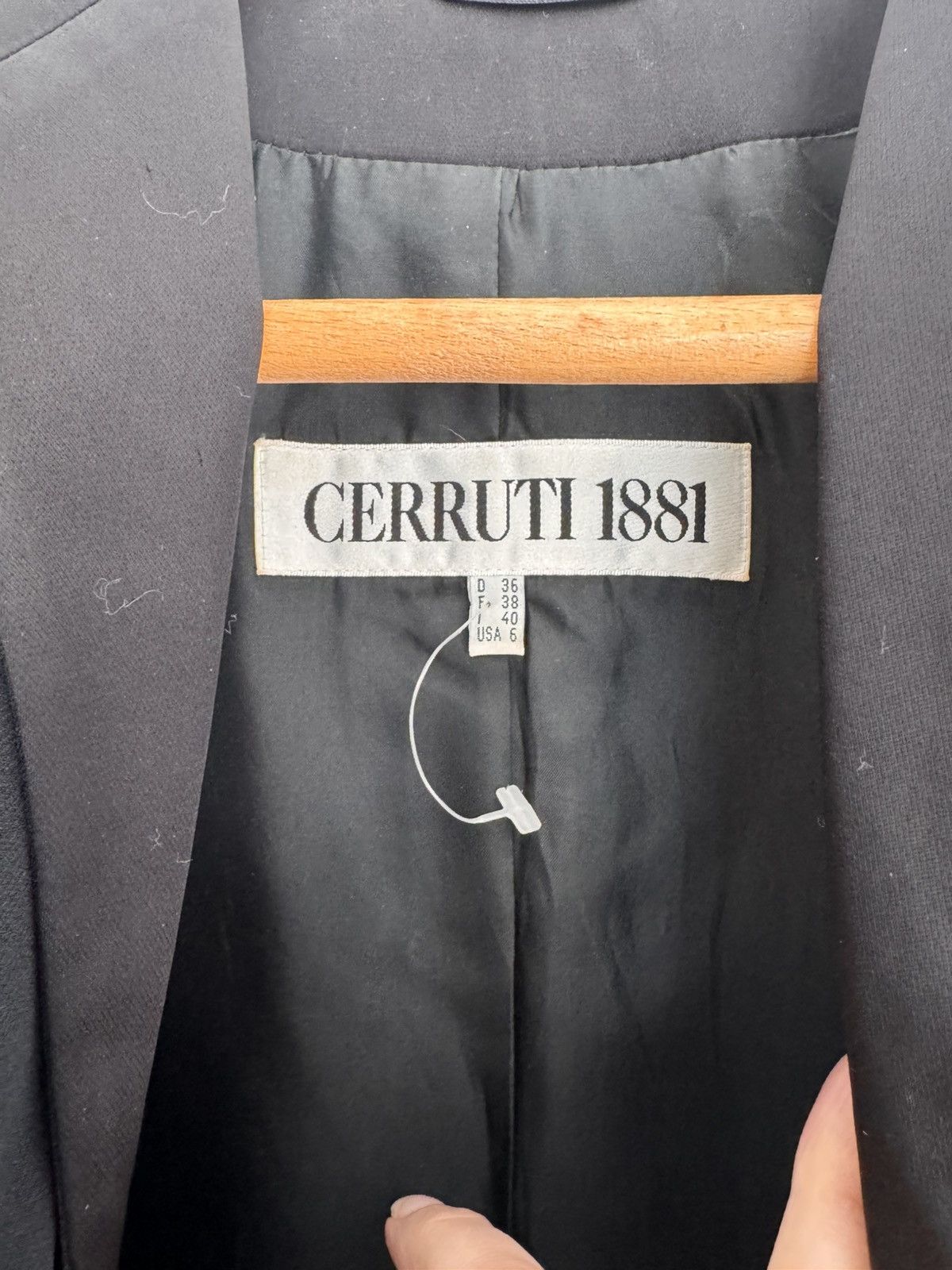 Cerruti 1881 Vintage Cerrutti 1881 Blazer Satin Detail Minimalist Size M / US 6-8 / IT 42-44 - 5 Thumbnail