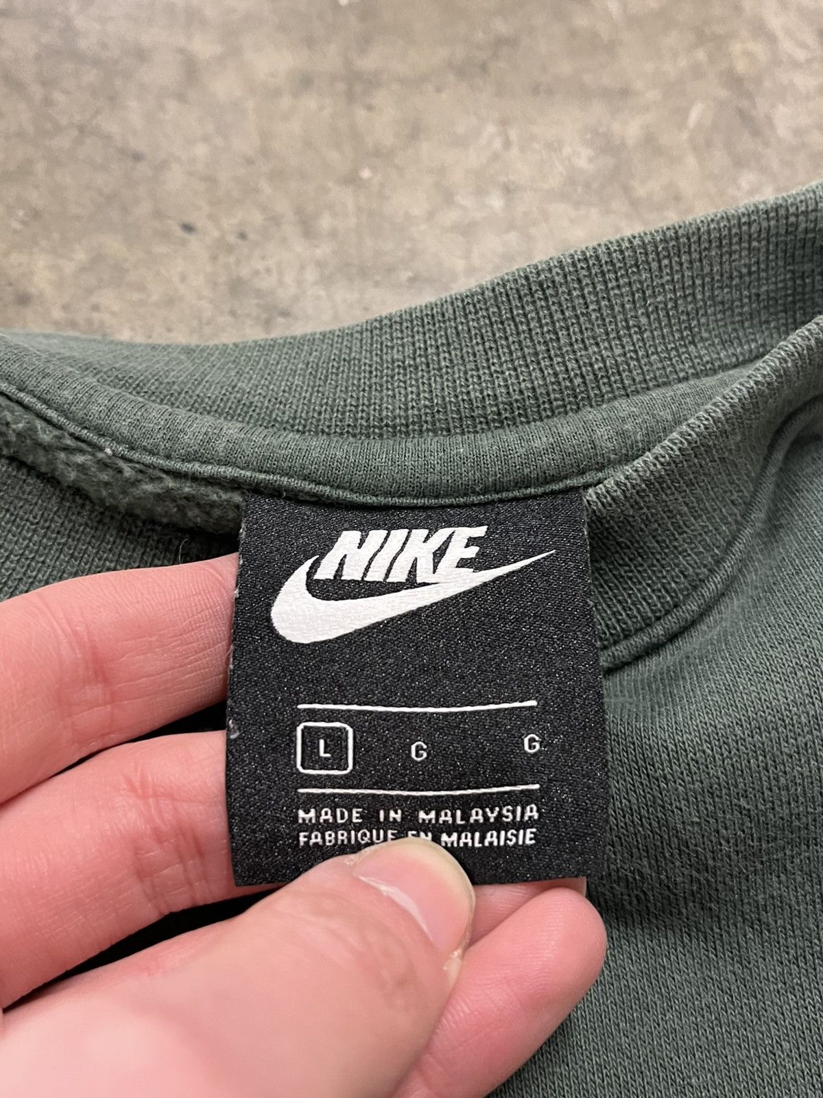 Nike × Vintage Nike earth tone green essential swoosh crewneck boxy hype Size US L / EU 52-54 / 3 - 5 Thumbnail