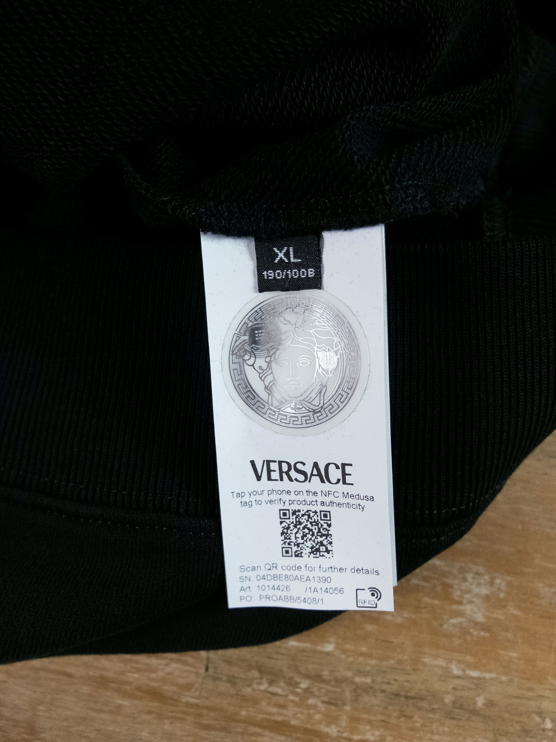Versace VERSACE black yellow logo print cotton sweatshirt XL Size US XL / EU 56 / 4 - 6 Thumbnail