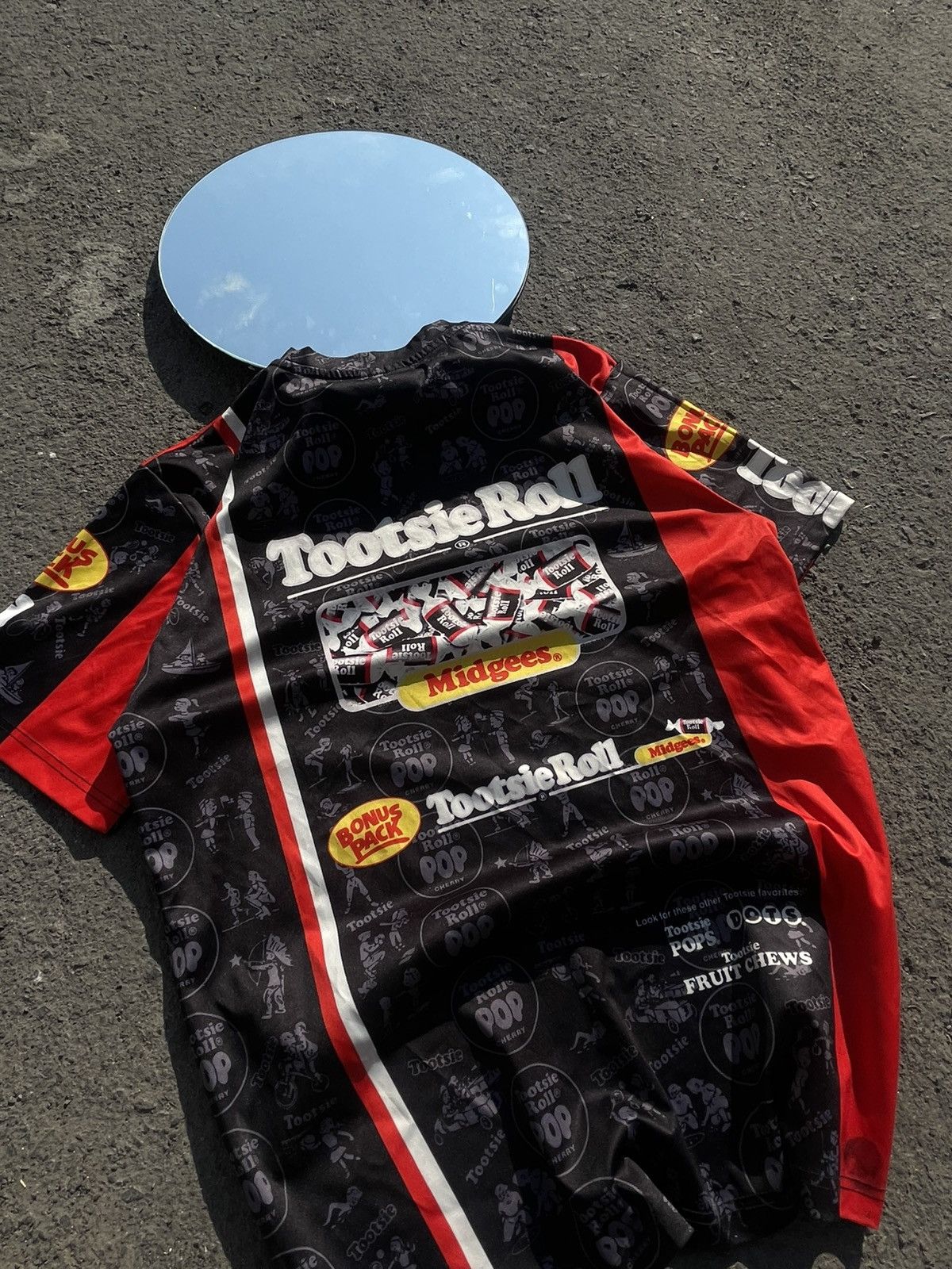 Southpole Rare Southpole x Tootsie Roll Y2K All-Over Print Jersey Size US L / EU 52-54 / 3 - 6 Thumbnail