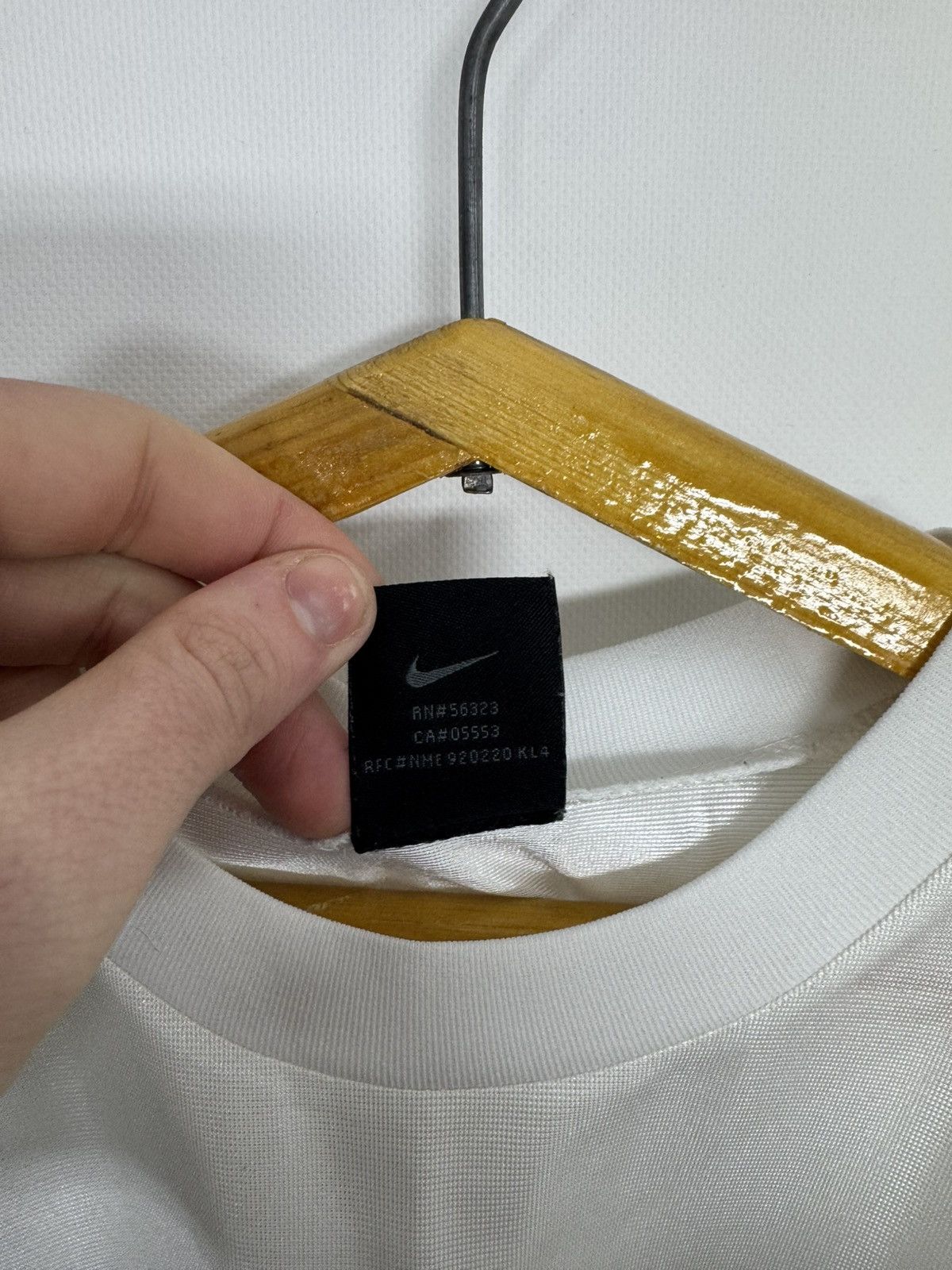 Nike Vintage Y2k Nike Swoosh Logo T-Shirt Size US L / EU 52-54 / 3 - 9 Thumbnail