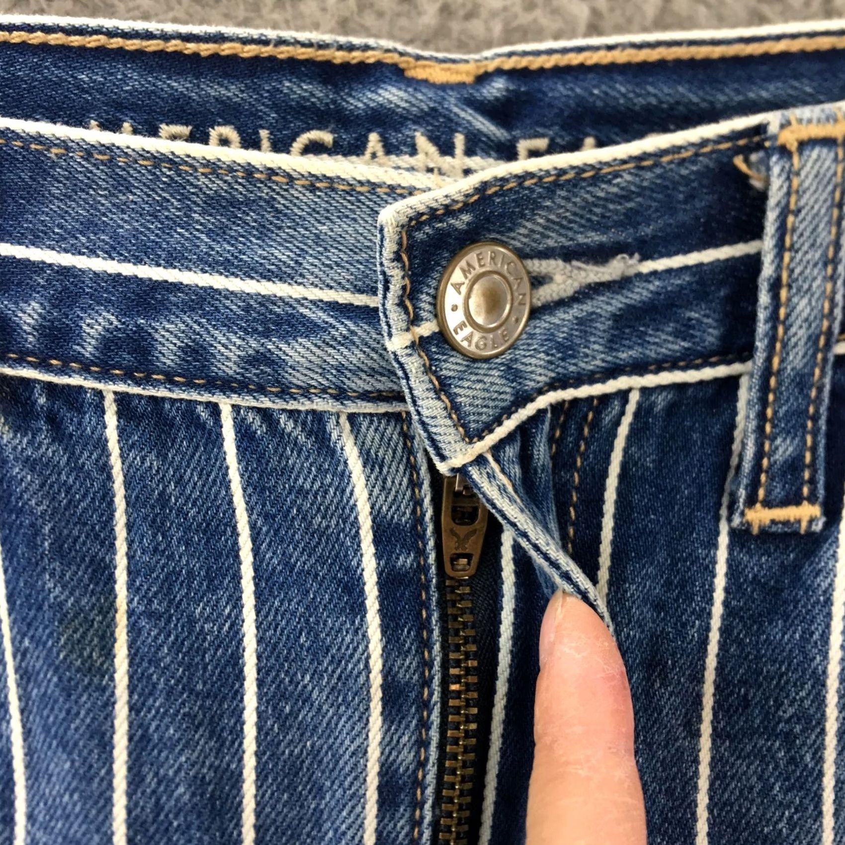 American Eagle Outfitters American Eagle Outfitters Mom Jeans Womens 6 Denim Striped High Rise Zip Fly Casual Blue Denim Size 28" / US 6 / IT 42 - 4 Thumbnail