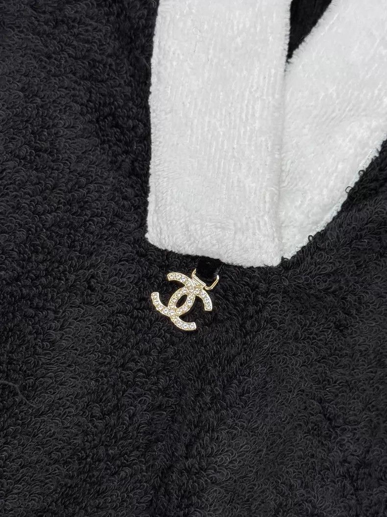 Chanel Chanel White-edged double-C pendant towel top Size XXS / US 00 / IT 34 - 4 Thumbnail