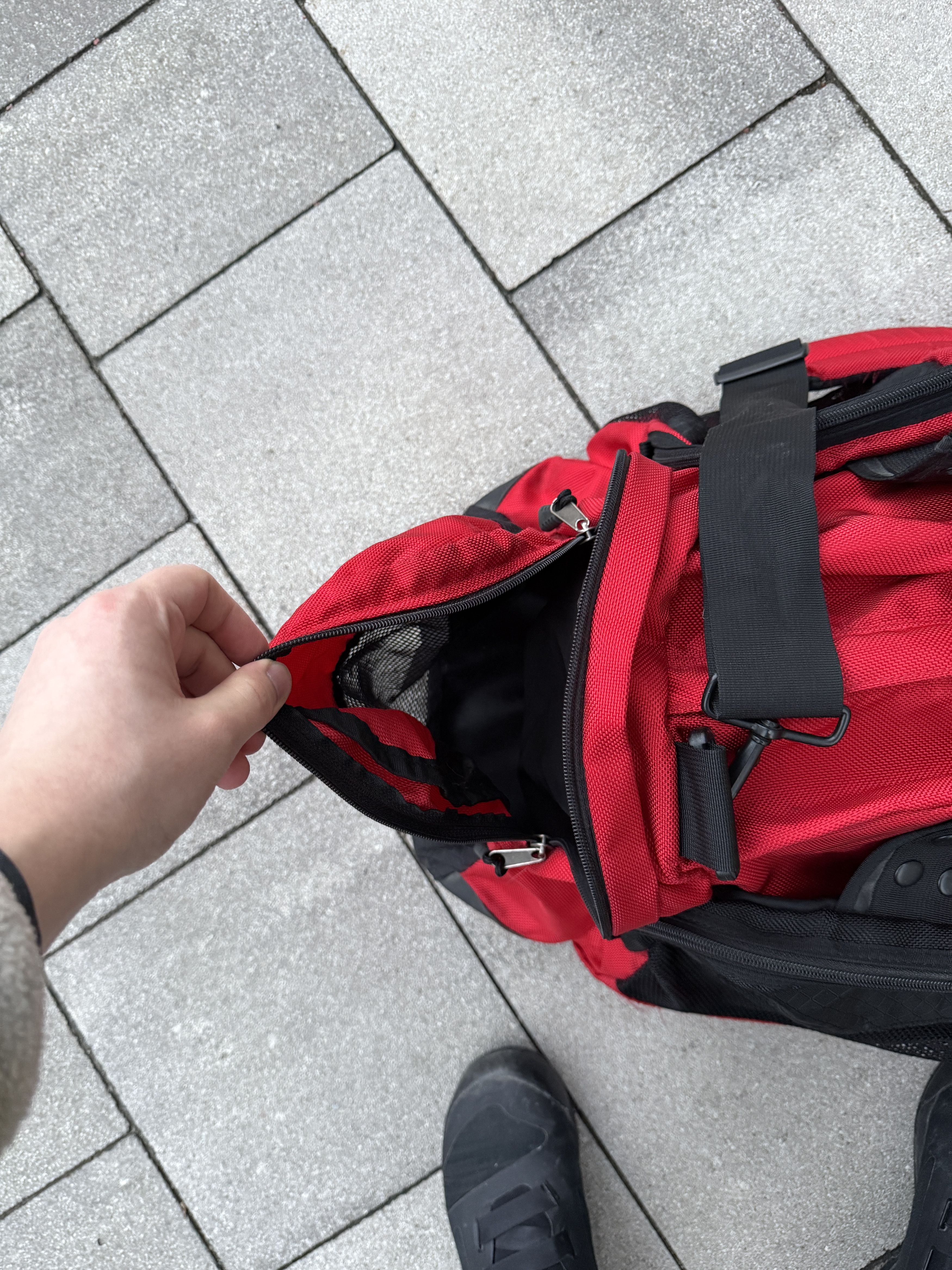Oakley × Vintage Vintage Y2K Oakley Icon 2.0 Duffle Bag Size ONE SIZE - 10 Thumbnail