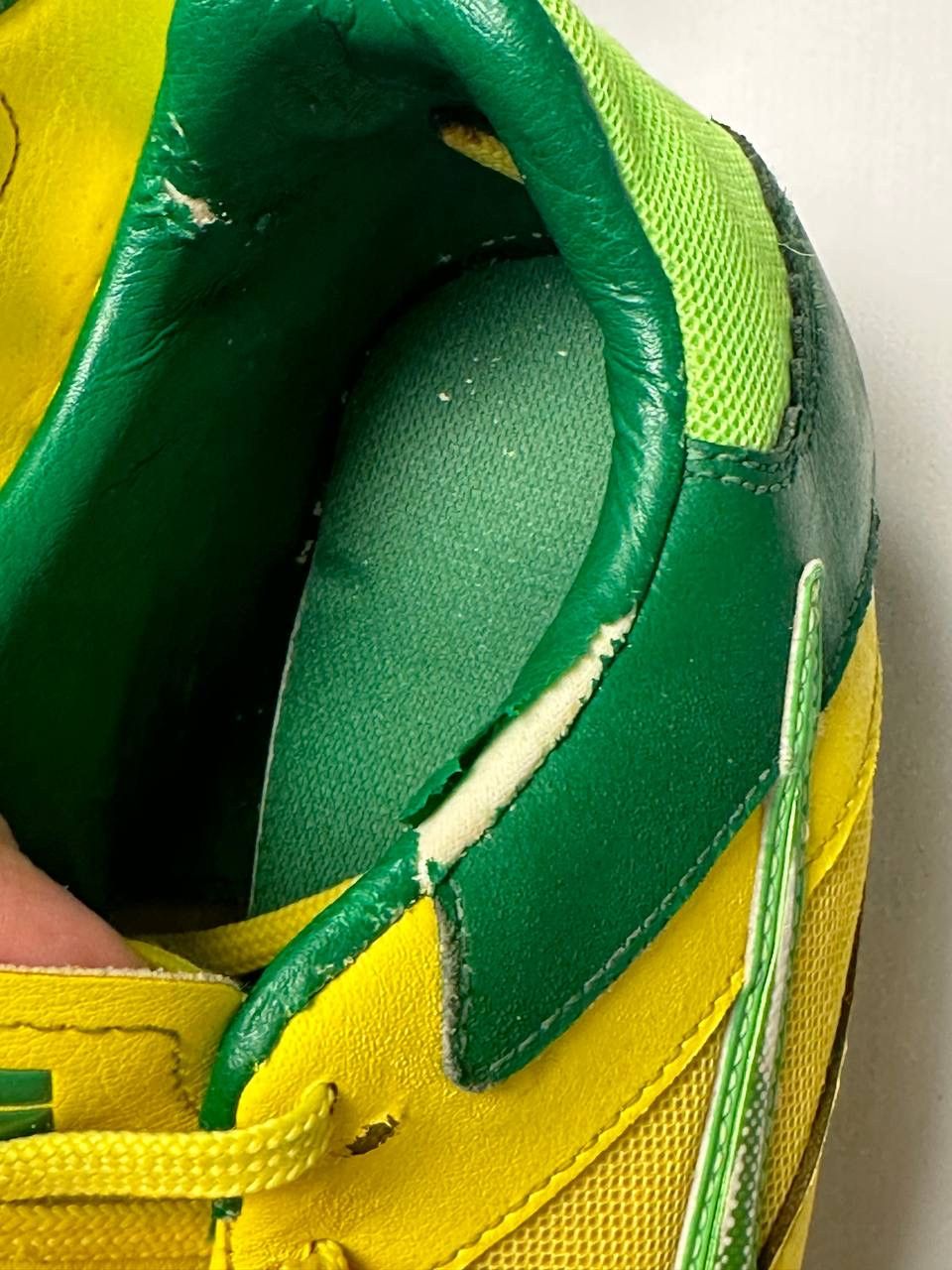 Nike Vintage Brazil Nike Elastico Pro Mens low top sneakers Y2K Size US 9 / EU 42 - 12 Thumbnail