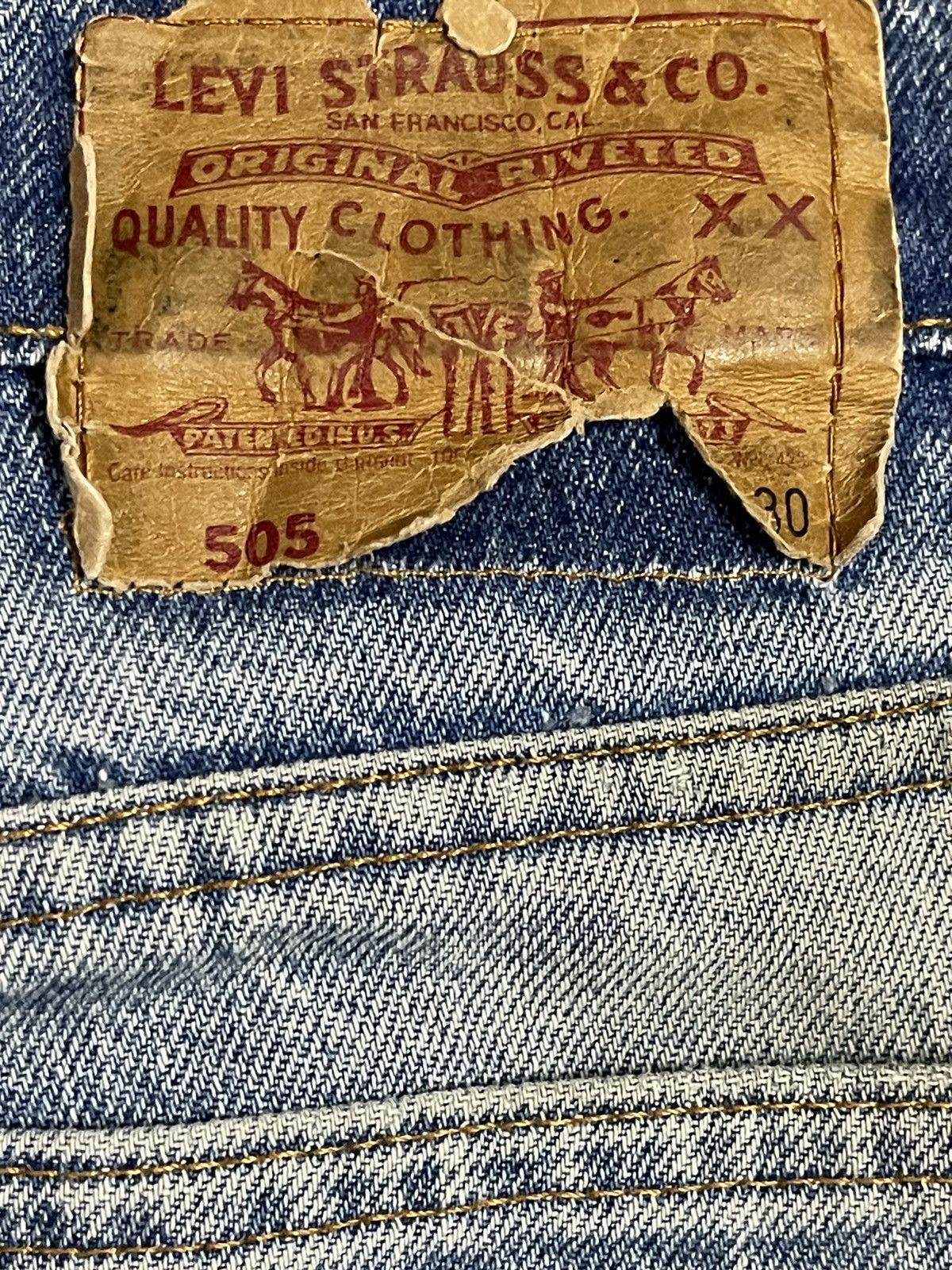 Levi's Vintage 80s Levis 505 Blue Faded Wash Distressed Baggy Jeans Size US 33 - 9 Thumbnail