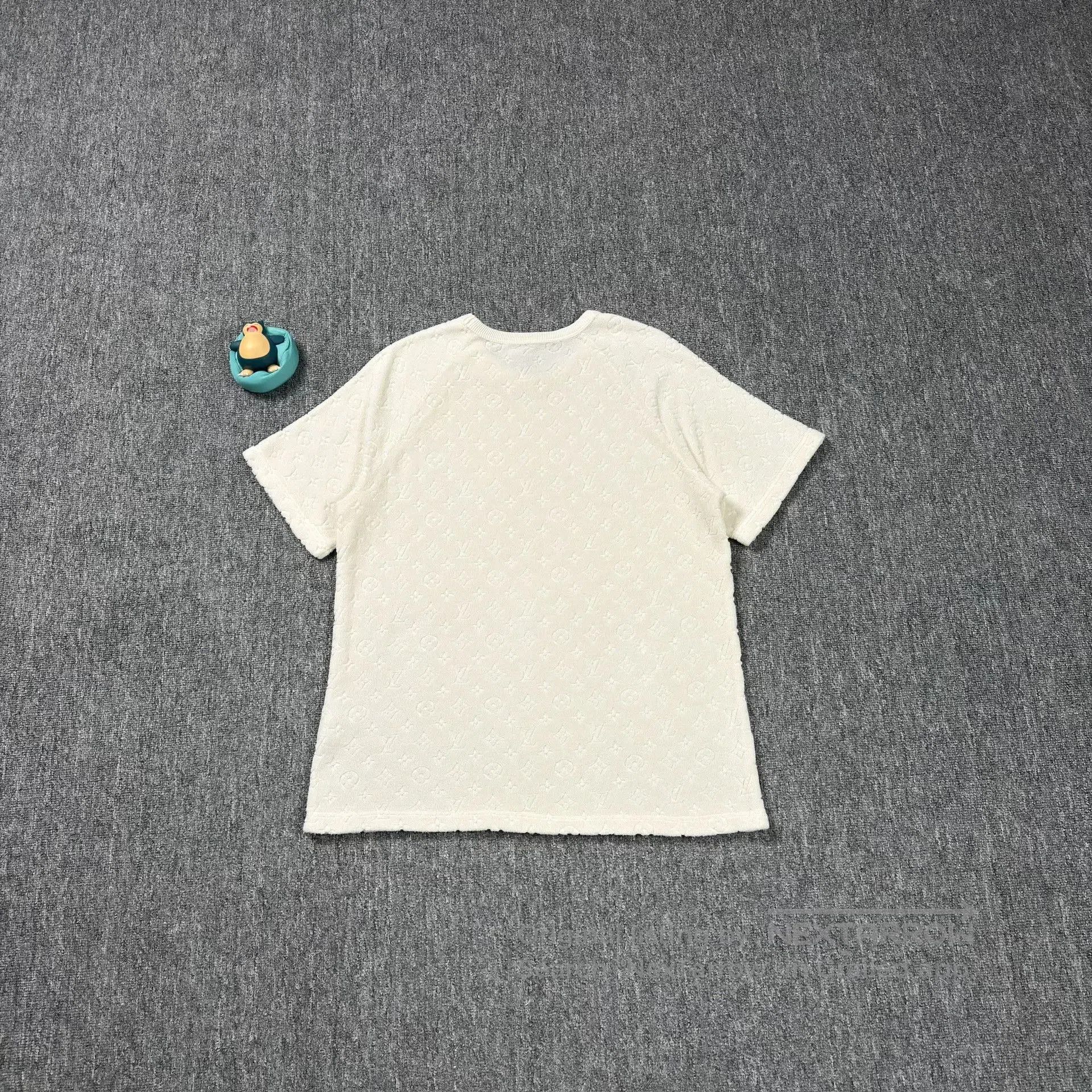 Louis Vuitton LV Beige Full-Print Towel-Bottom T-Shirt. Size US L / EU 52-54 / 3 - 7 Thumbnail