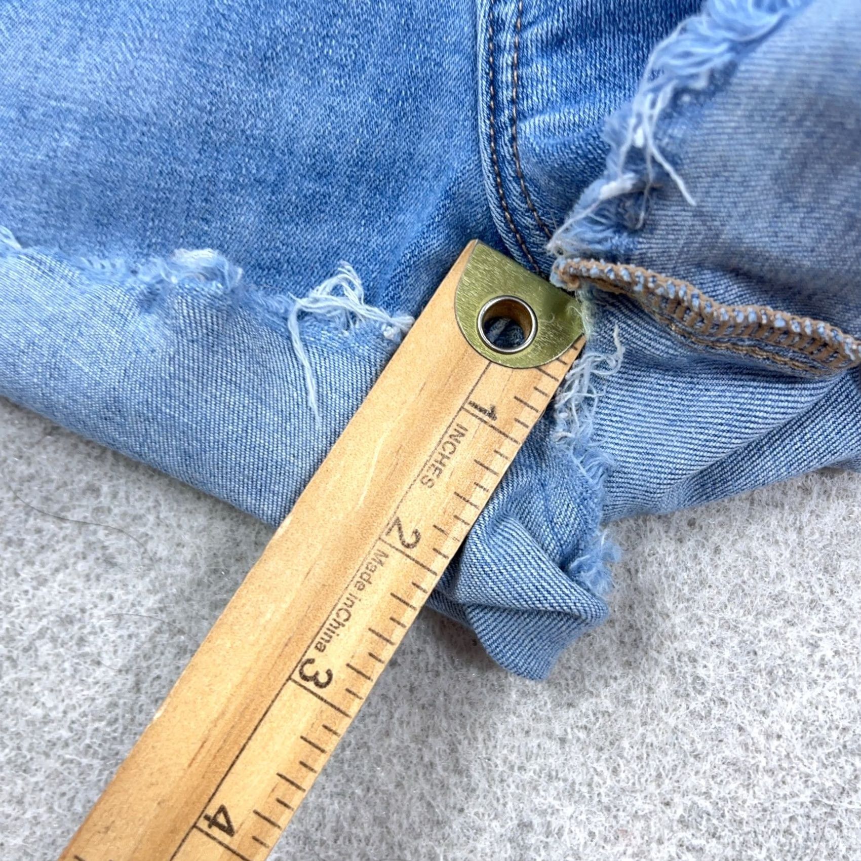 American Eagle Outfitters American Eagle Shorts Women 8 Med Wash Jean Cuffed Cut Off High Rise Shortie Size 30" / US 8 / IT 44 - 7 Thumbnail