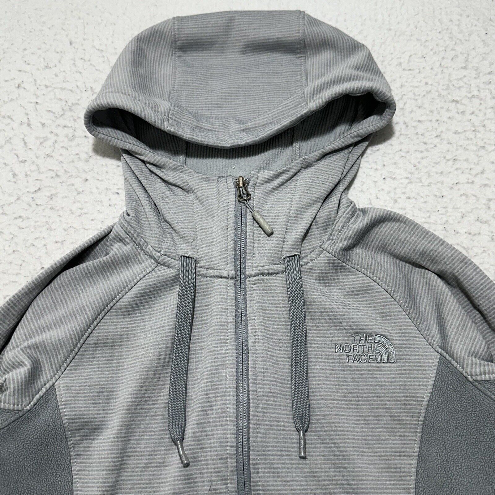 The North Face The North Face Medium Hoodie Fleece Gray Striped Sweatshirt Size M / US 6-8 / IT 42-44 - 2 Thumbnail