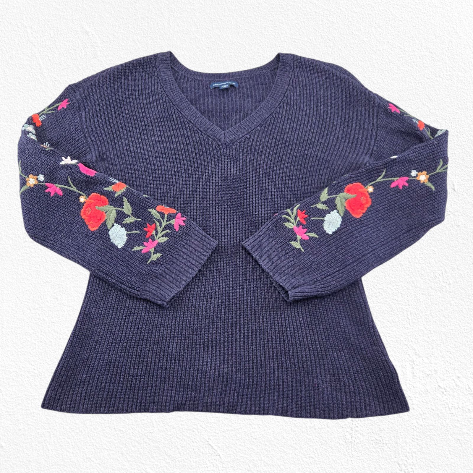 American Eagle Outfitters American Eagle Navy Floral Embroidered Sweater Size Small Size S / US 4 / IT 40 - 2 Thumbnail