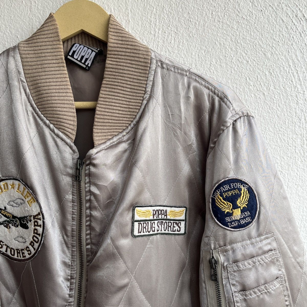 Vintage VINTAGE POPPA DRUG STORE SATIN PATCHES BOMBER JACKET Size US L / EU 52-54 / 3 - 6 Thumbnail