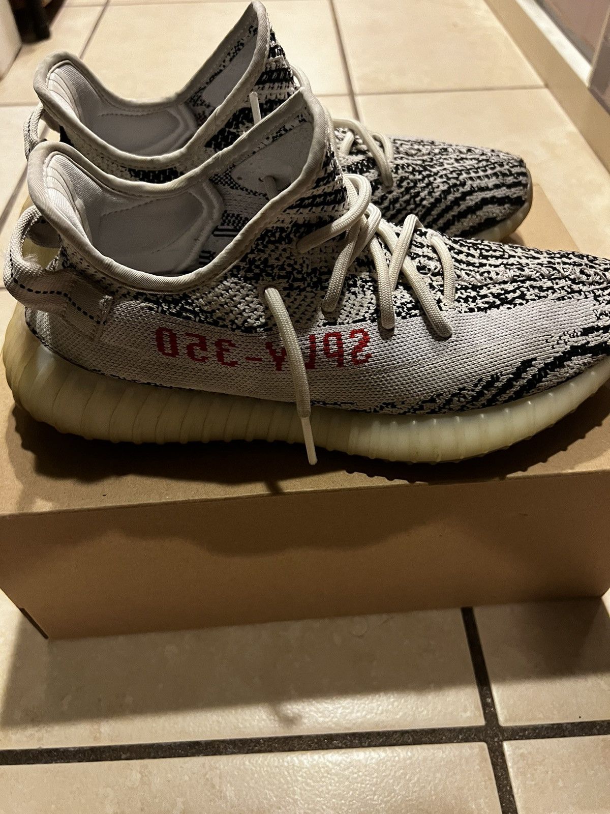 Adidas Adidas Yeezy 350 Zebra Size US 9.5 / EU 42-43 - 4 Thumbnail