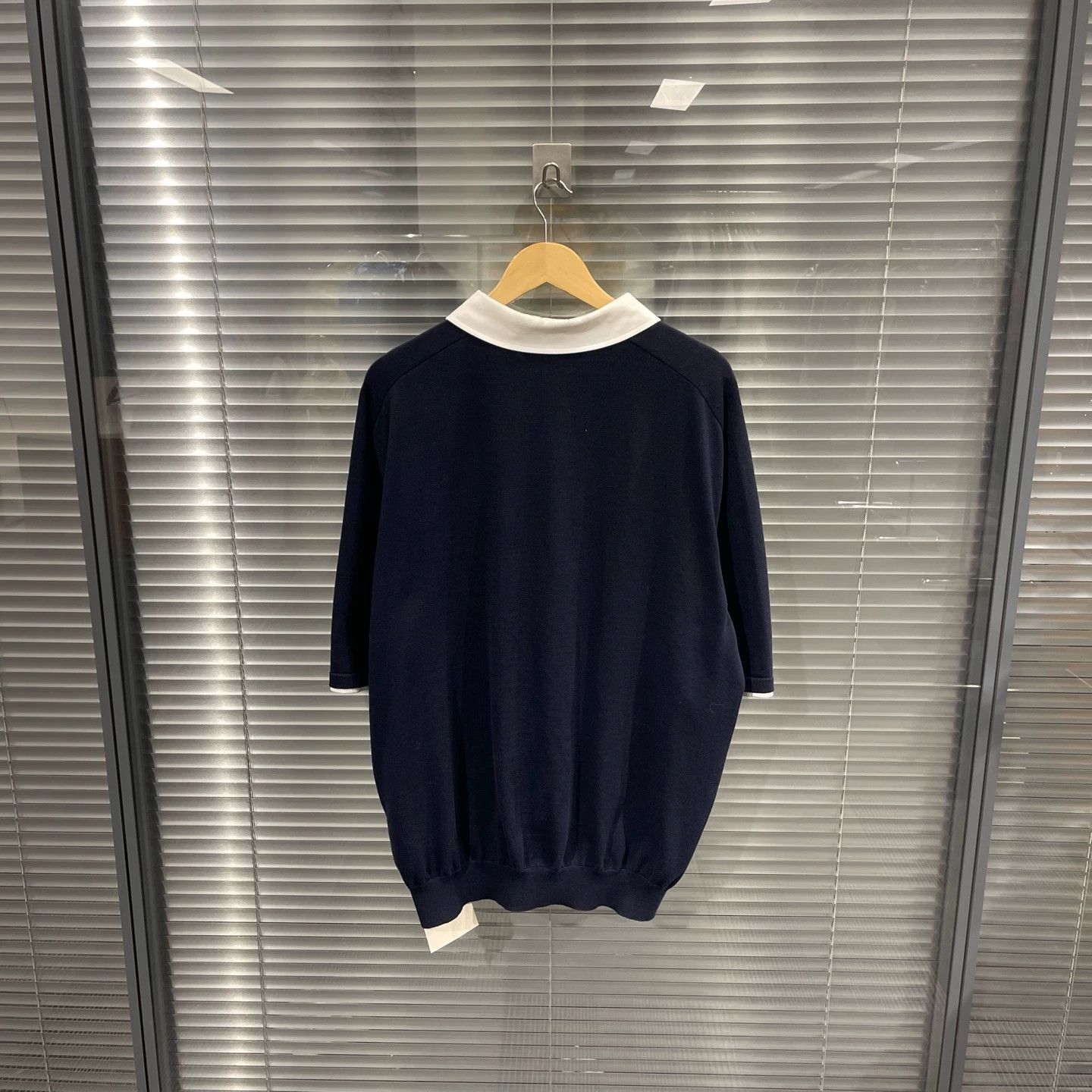 Louis Vuitton LV 24SS Pearl-Button Logo Embroidered Knit Tee 4L Size 4XL / US 24-26 - 2 Thumbnail