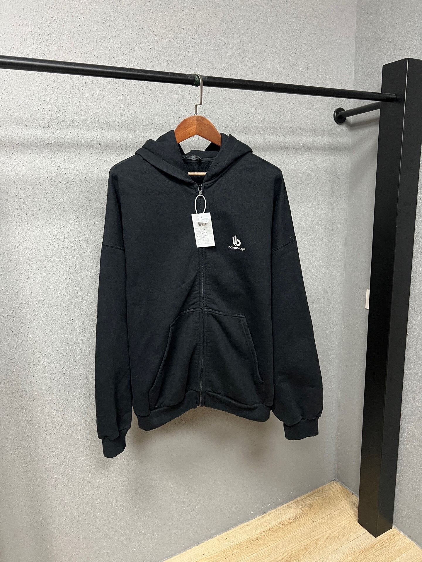 Balenciaga balenciaga embroidered black hoodie Size US M / EU 48-50 / 2 - 1 Thumbnail