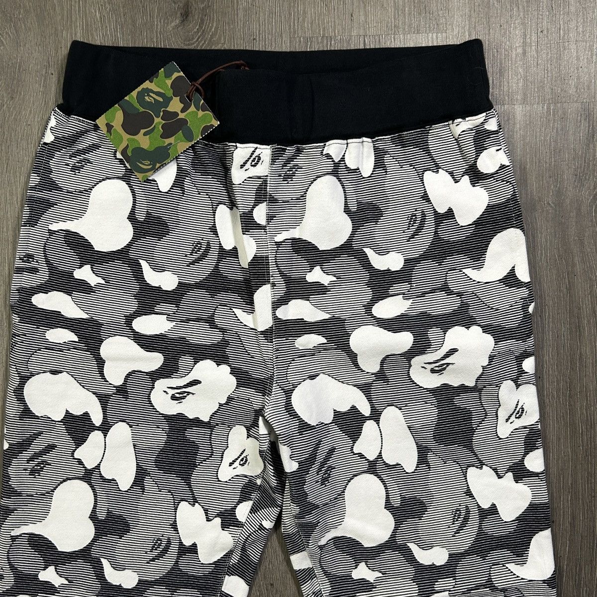 Bape BAPE Sweatpants Size US 30 / EU 46 - 2 Thumbnail