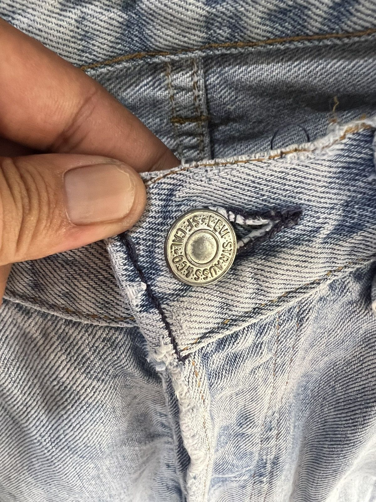 Levi's Vintage Clothing 🔥Vintage Levis 501 Button 532 Distressed Denim Size US 31 - 9 Thumbnail