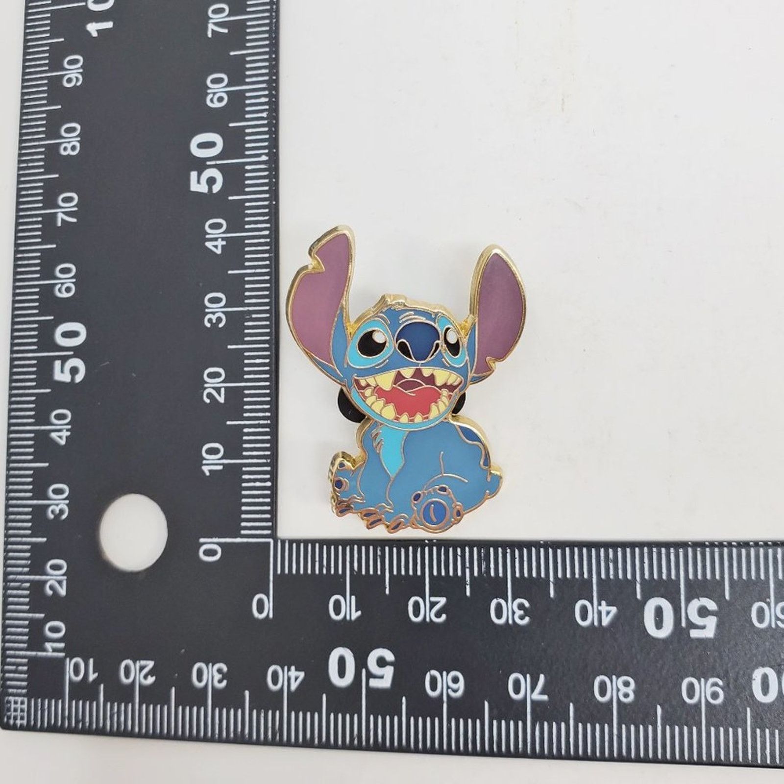 Disney Disney Lilo & Stitch Sitting 2008 Enamel Pin Size ONE SIZE - 10 Thumbnail