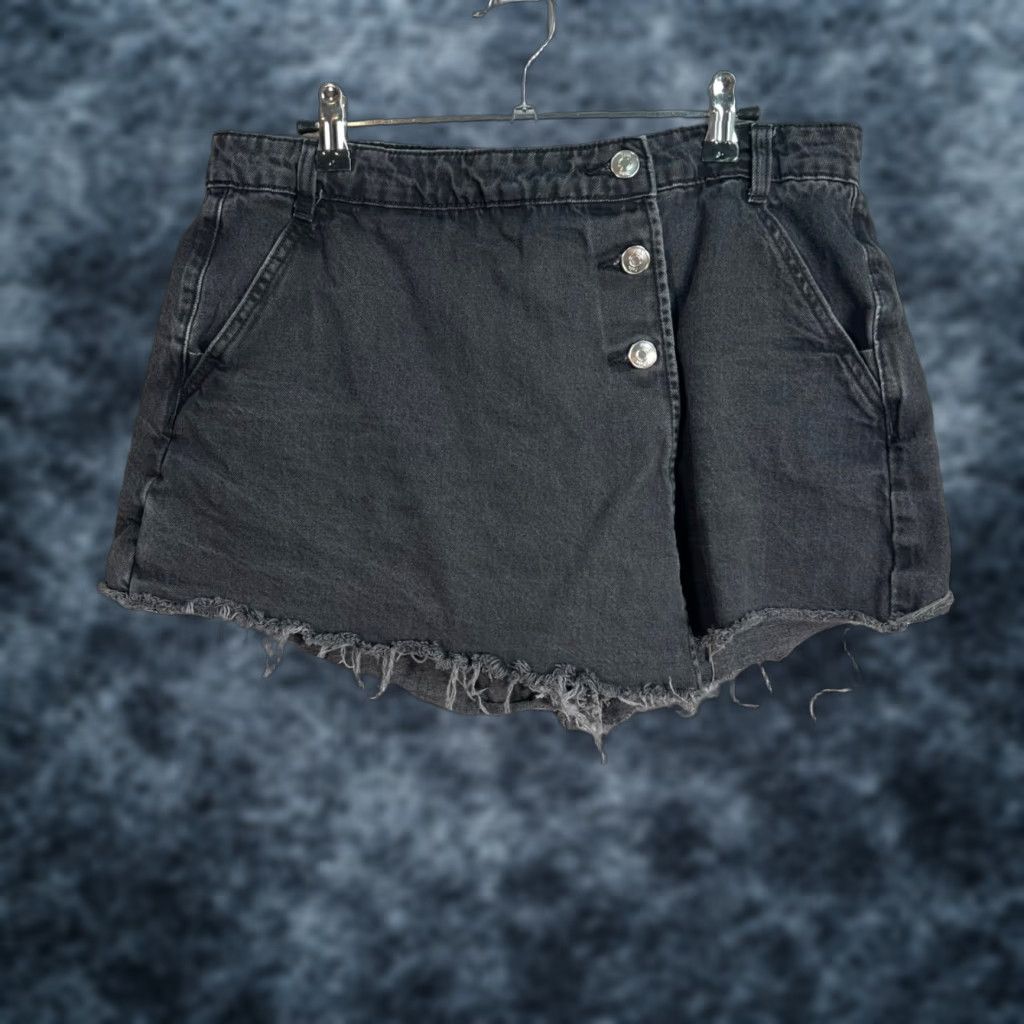 Zara Zara Shorts Womens Large Black Asymmetrical Denim 100% Cotton Button Frayed Hem Size 36" / US 14 / IT 50 - 1 Thumbnail