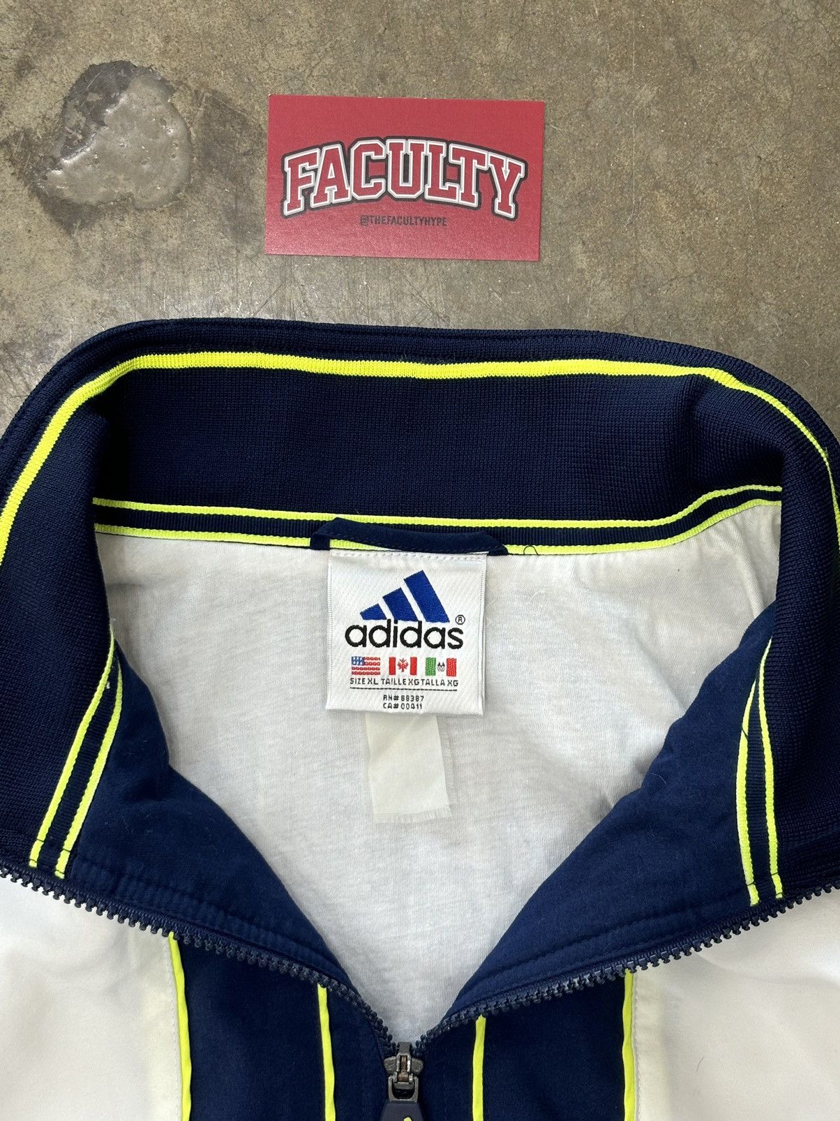 Adidas × Vintage Vintage Adidas 90s Three Stripe Jacket XL Size US XL / EU 56 / 4 - 3 Thumbnail