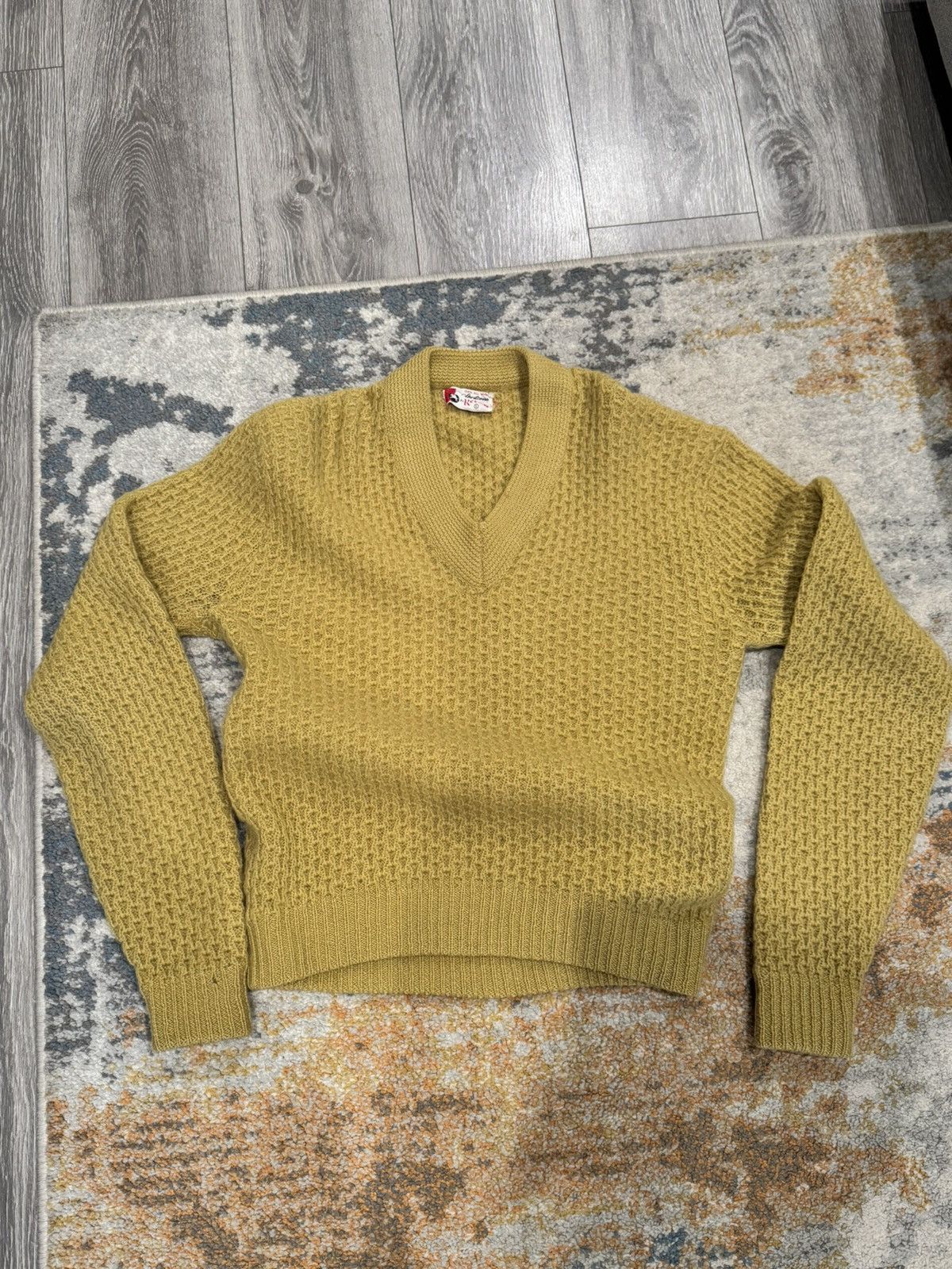 Vintage Vintage Yellow 70s Knit V-Neck Sweater Size US S / EU 44-46 / 1 - 1 Thumbnail