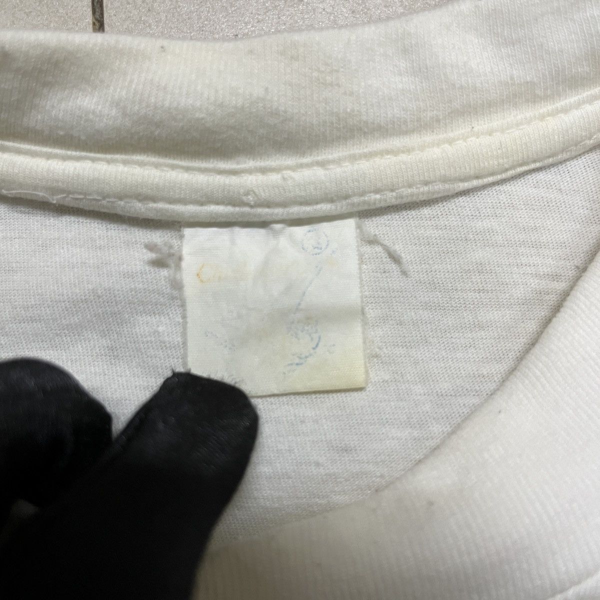 Vintage Vintage Wording “Save The Earth” T Shirt Size US S / EU 44-46 / 1 - 4 Thumbnail
