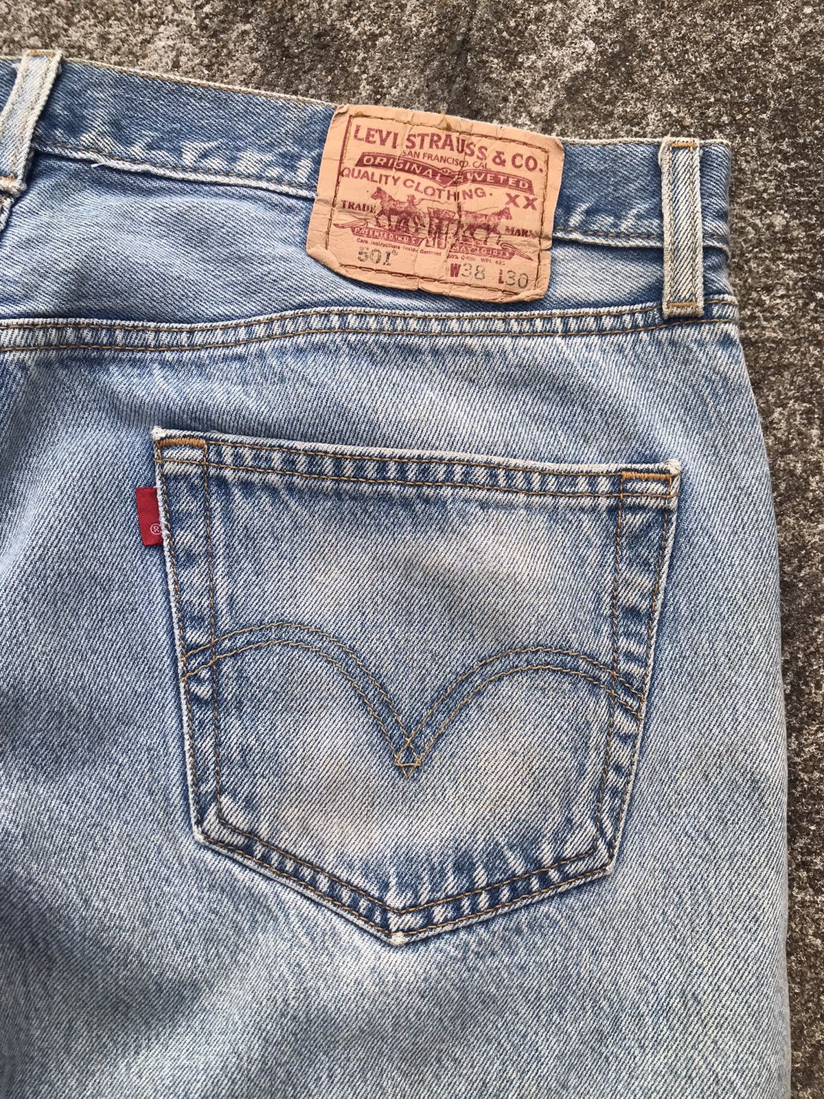 Levi's Vintage Levis 501 Buttonfly Distressed Size US 37 - 12 Thumbnail