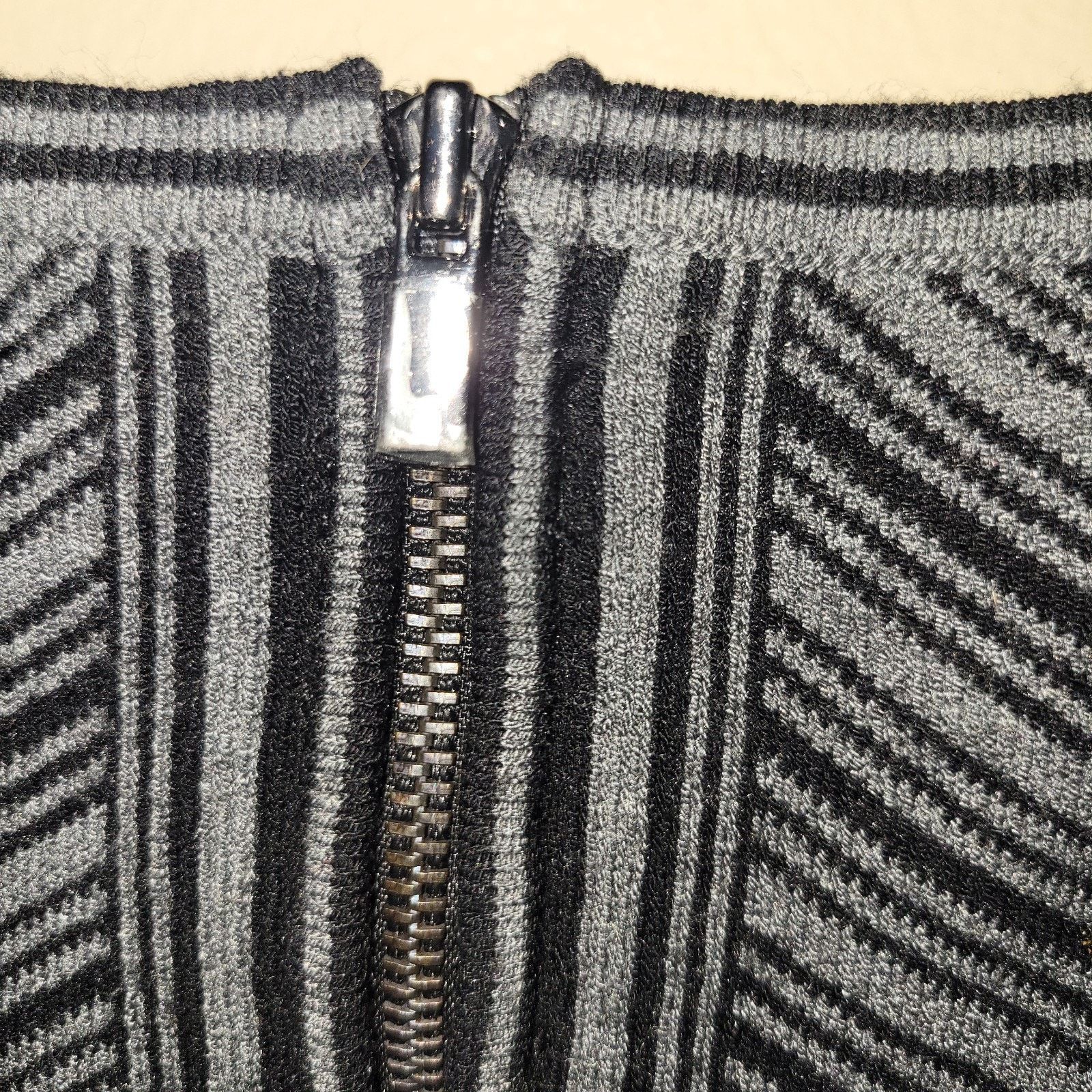 & Other Stories Cache Body-con Sweater Dress Sz L Zip Back Black Grey Stripe Size L / US 10 / IT 46 - 5 Thumbnail