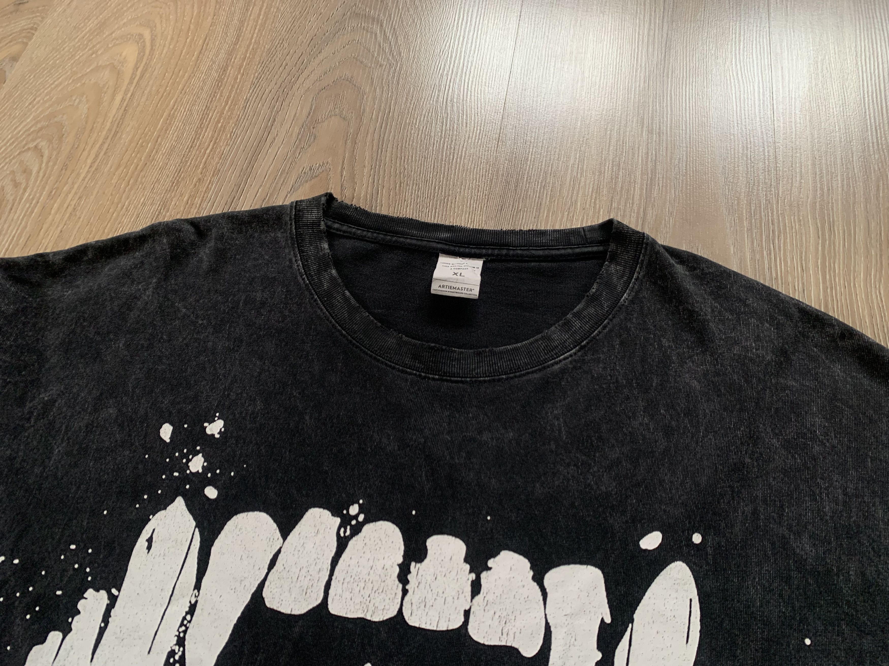 Expert Horror Vintage Vampire Teeth Printed Horror T Shirt Size US XL / EU 56 / 4 - 4 Thumbnail
