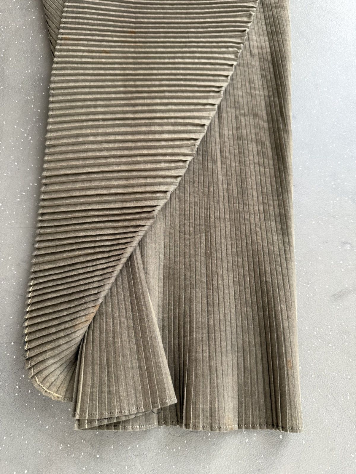 Romeo Gigli Romeo Gigli Pleated Skirt Size 28" / US 6 / IT 42 - 12 Thumbnail