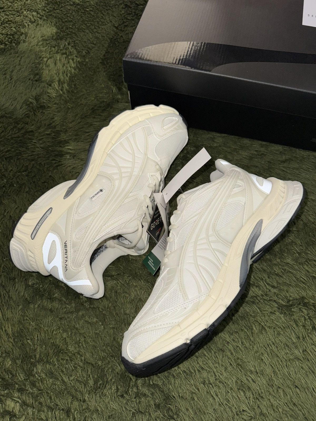 Puma [US10] Puma Velophasis GORE-TEX Sail Reflective Off-White Size US 11 / EU 44 - 5 Thumbnail