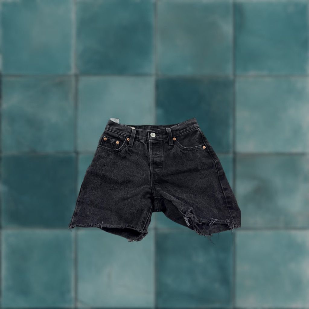 Levi's VINTAGE Levi's 501 Shorts Womens 30 Black Denim High Rise Cutoff Distressed Button Fly Size 30" / US 8 / IT 44 - 1 Thumbnail