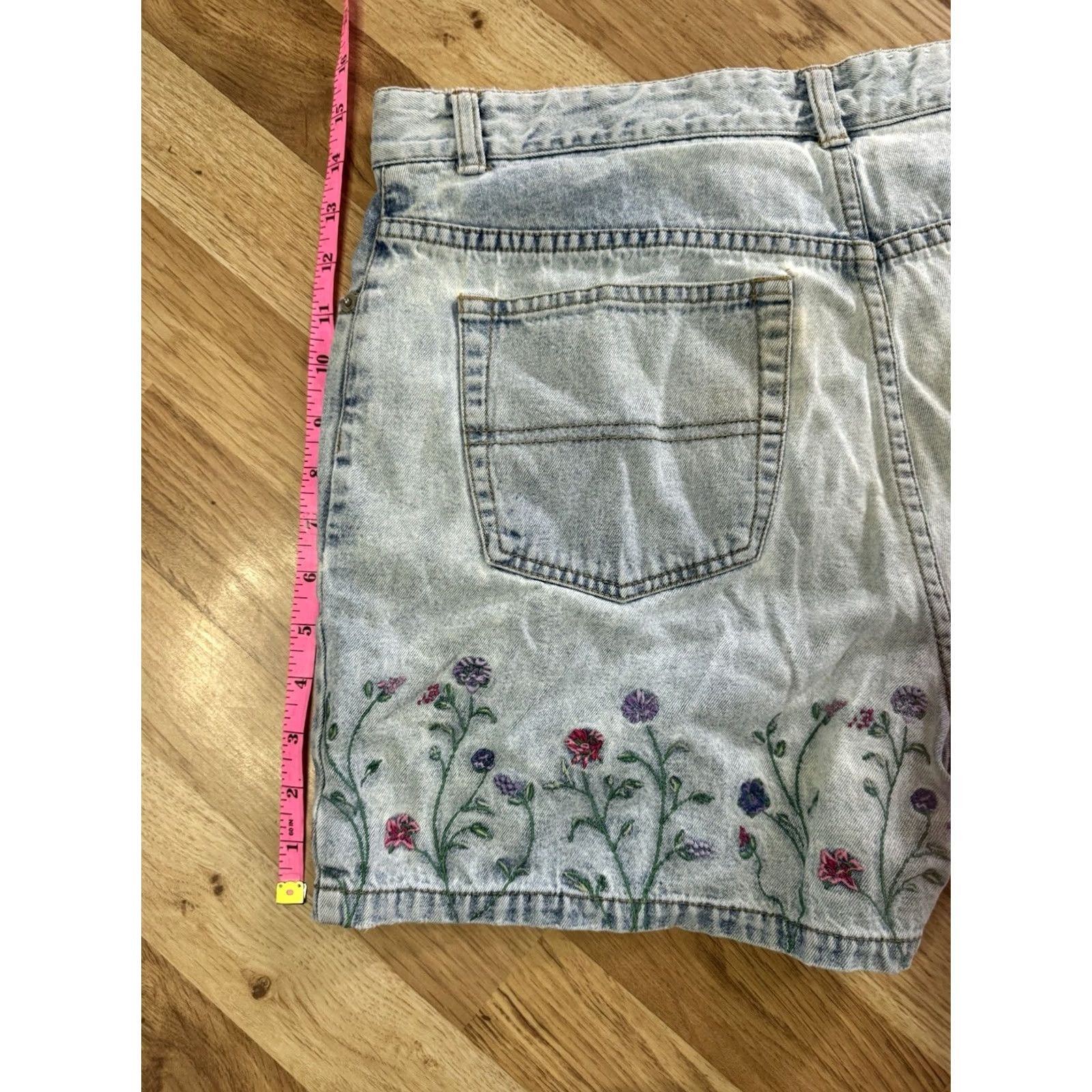 Tommy Hilfiger VINTAGE Tommy Hilfiger Shorts Womens 16 Blue Denim Jean Embroidery See Measurements Size 24" / US 00 / IT 34 - 7 Thumbnail