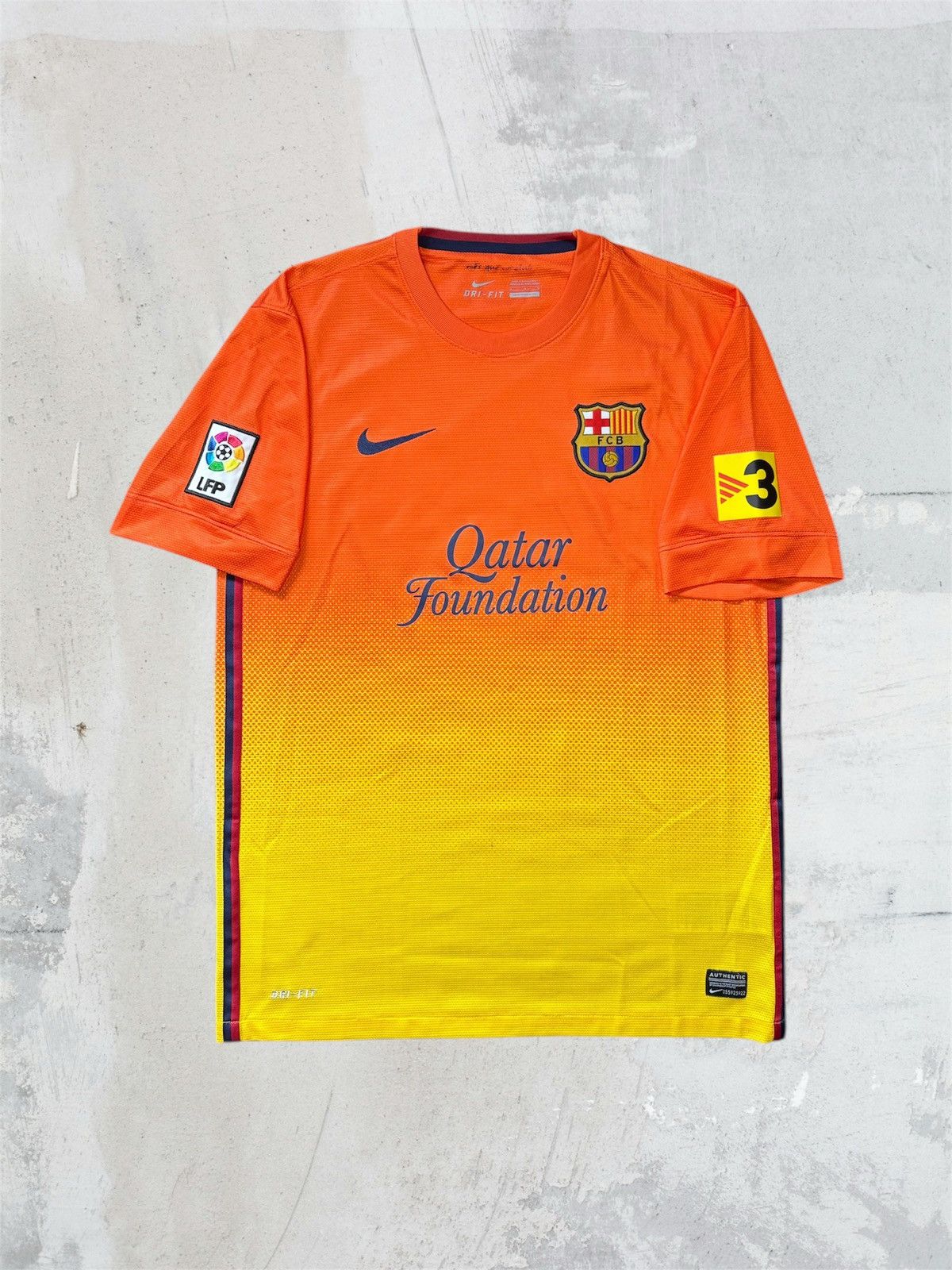 Nike Fc Barcelona 12/13 away Kit Size US M / EU 48-50 / 2 - 1 Thumbnail