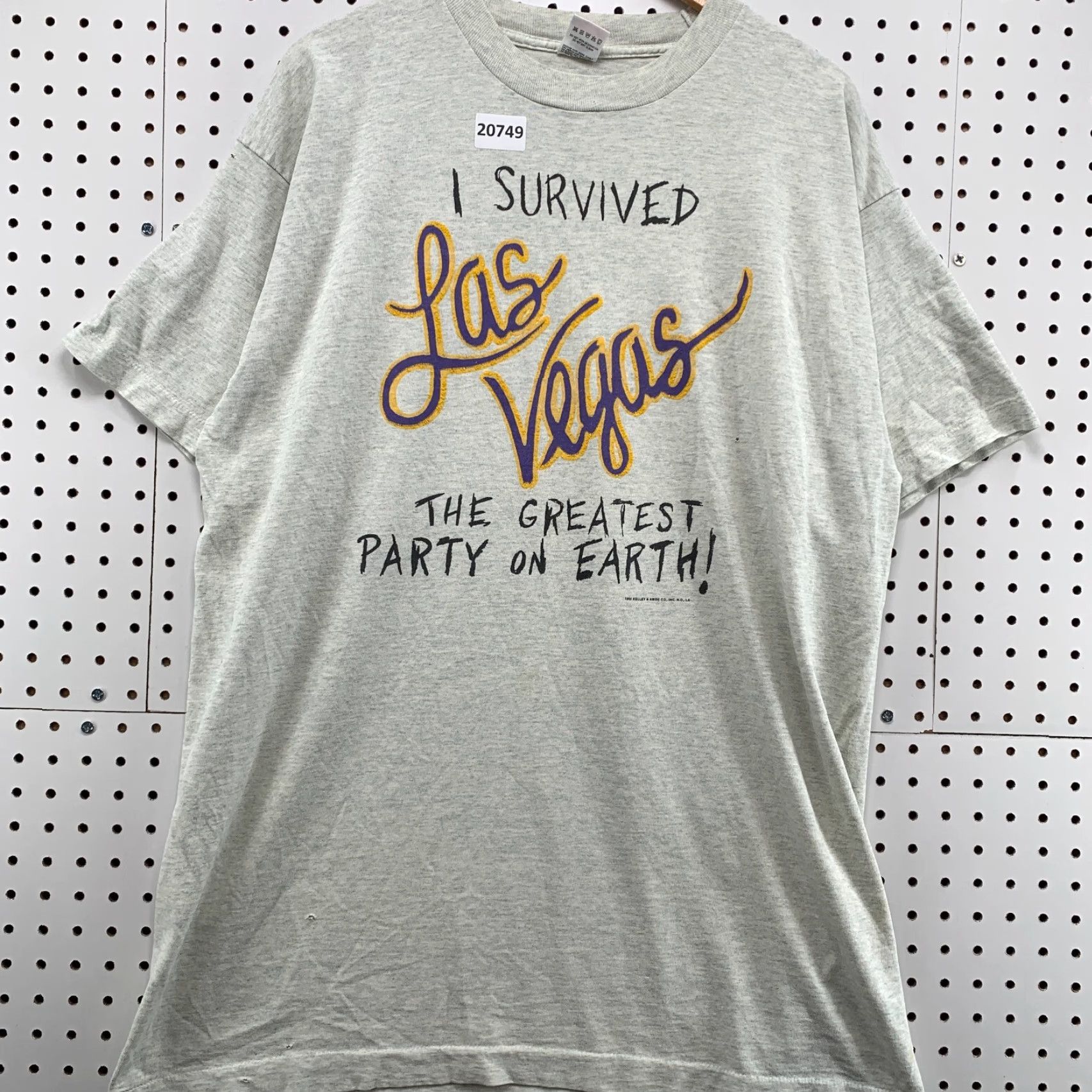 Fruit Of The Loom VINTAGE Las Vegas 90s Survived Shirt Mens XL Gray USA Single Stitch Fruit of the Loom T-Shirt Size US XL / EU 56 / 4 - 7 Thumbnail
