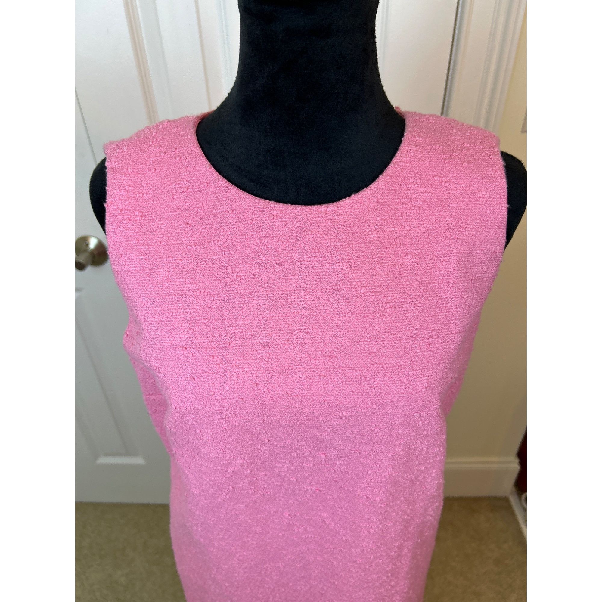 Carolina Herrera Carolina Herrera Boucle Sleeveless Shift Dress in Candy Pink Size S / US 4 / IT 40 - 5 Thumbnail