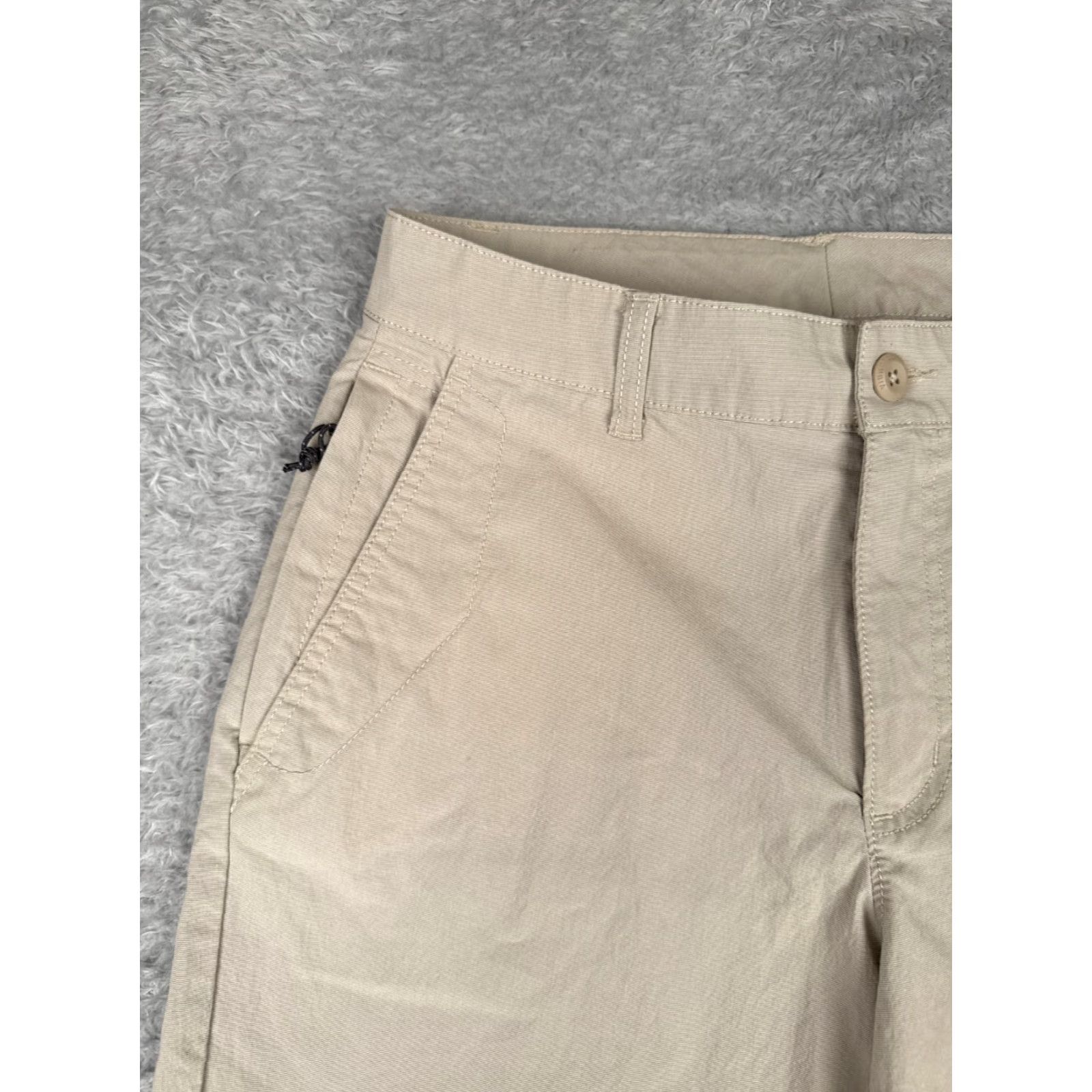 Vintage Columbia Shorts Men 30 Beige Chino Polyester Blend Stretch Active Fit Hike 30x10 | Mens Shorts | Casual Beige Polyester Blend Stretch | 30x10" Size US 30 / EU 46 - 4 Thumbnail