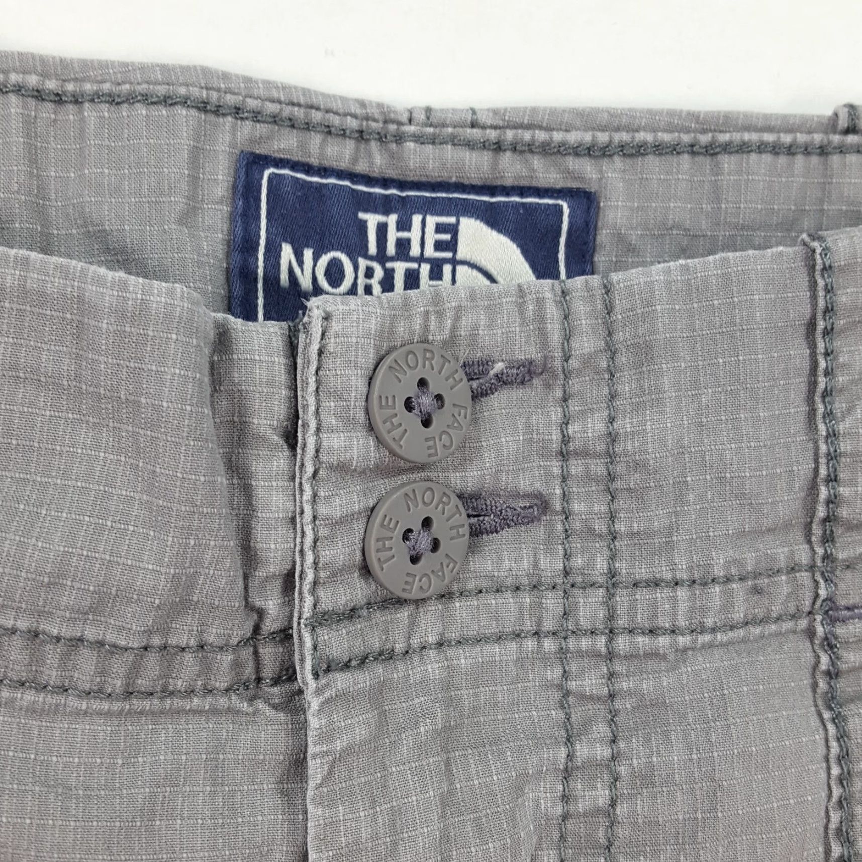 The North Face VINTAGE The North Face Outdoor Shorts Women XL Gray 90s Hiking Camping Retro Lightweight Canvas Size 40" / US 18 - 4 Thumbnail